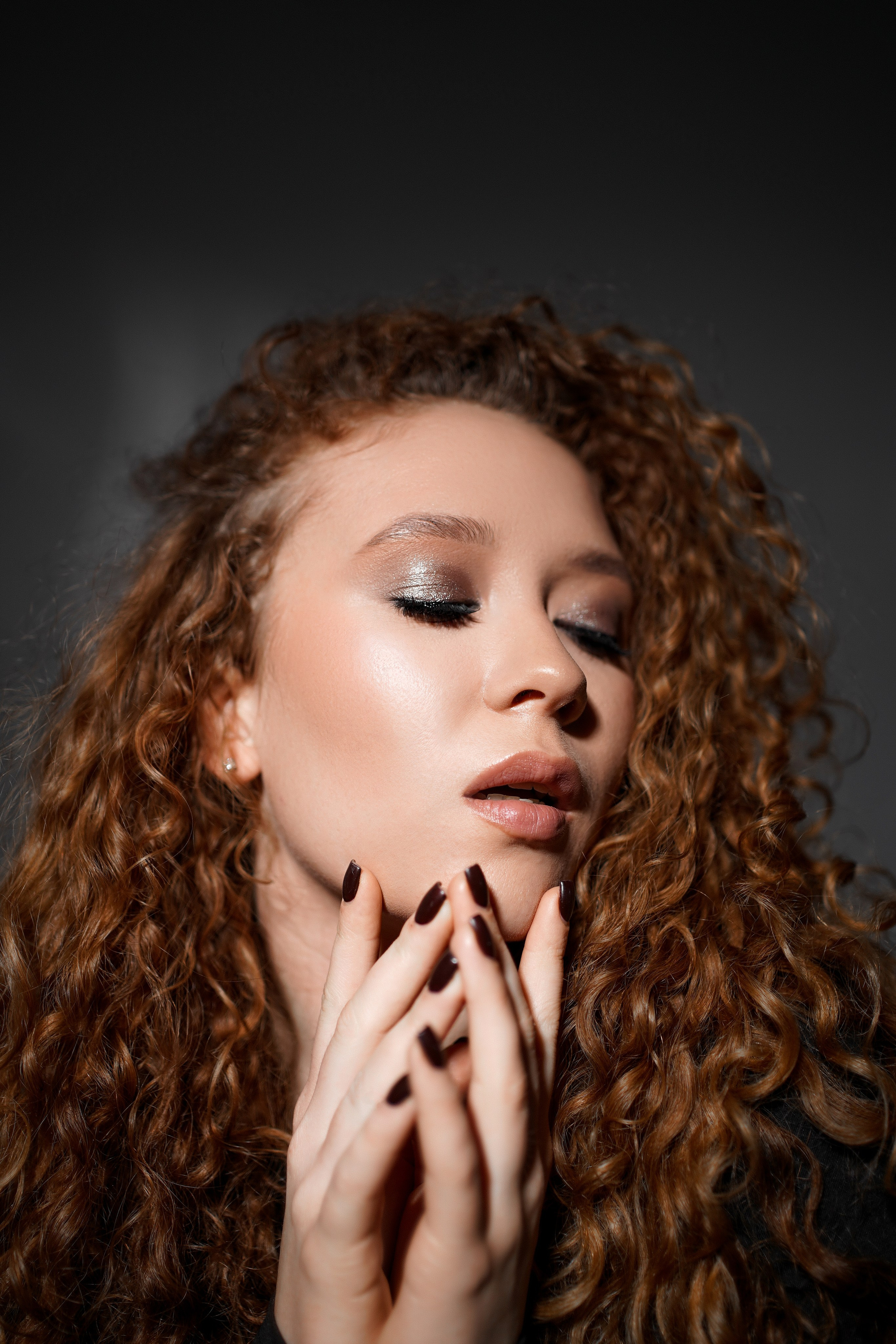 Фотосессия на циклораме с зеркалом. Свадебный фотограф в Ростове-на-Дону. Таинство Крещения и Венчания, семейные фотосессии. Алёна Чёботова