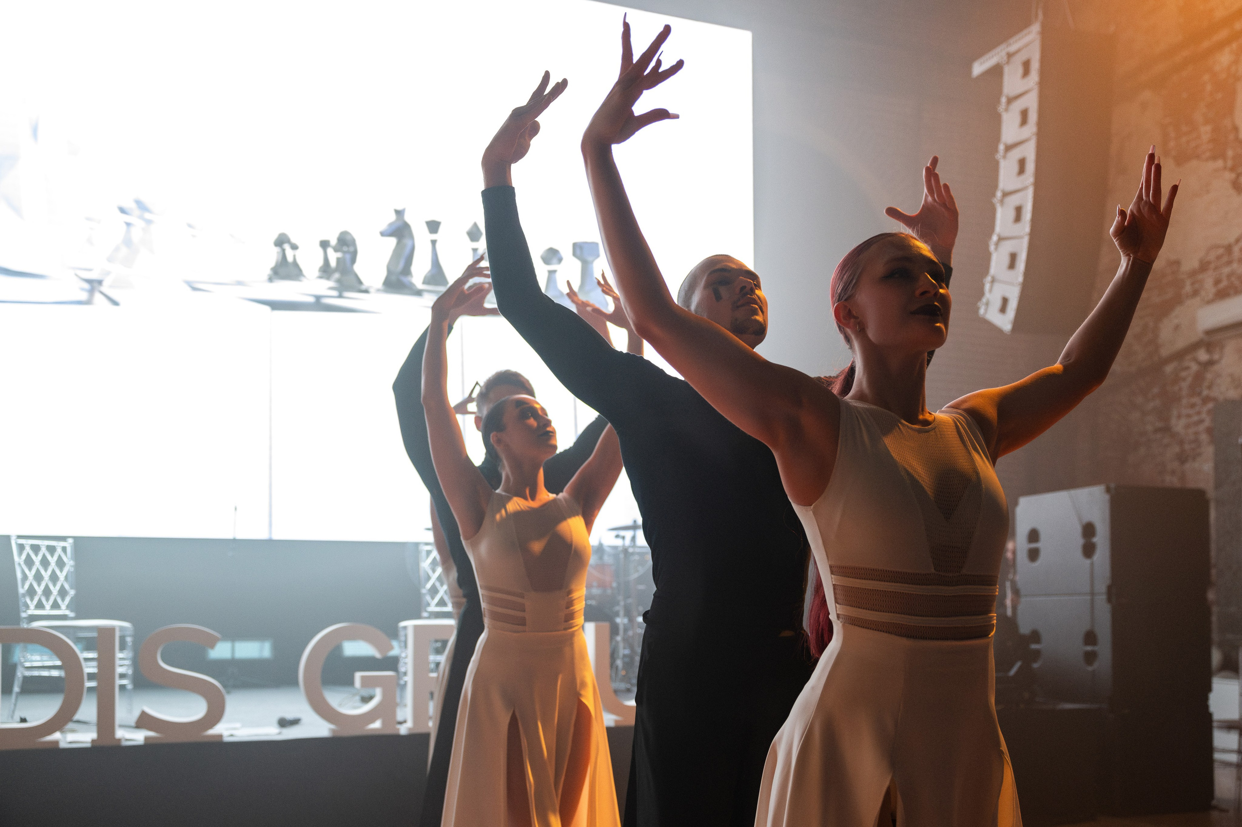 Data Summit 2025. Свадебный репортажный фотограф в Москве