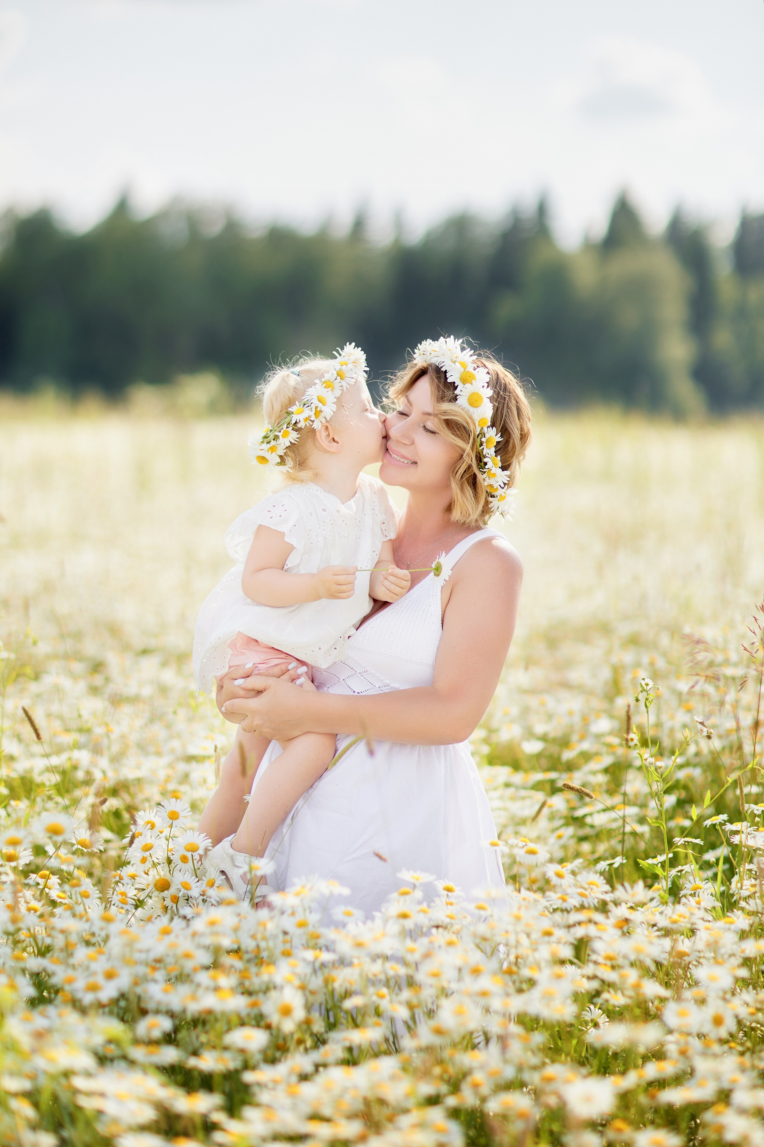 Семейная фотосессия в ромашках. Семейный и свадебный фотограф в Москве Пушкино Элеонора Янбухтина