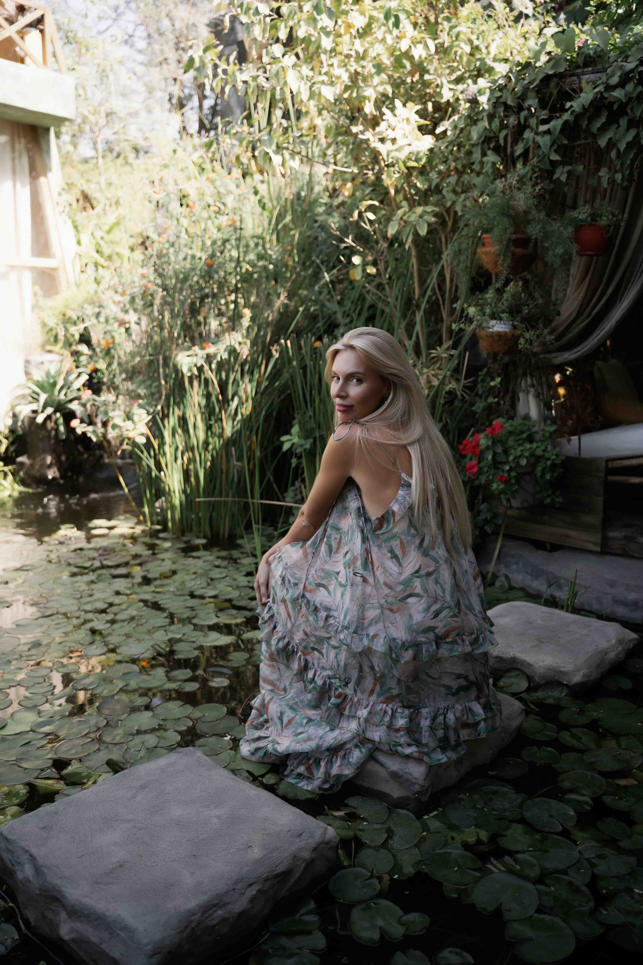 Девушки в дачном саду. Фотограф и видеограф в Москве и Абу Даби Мария Кулагина