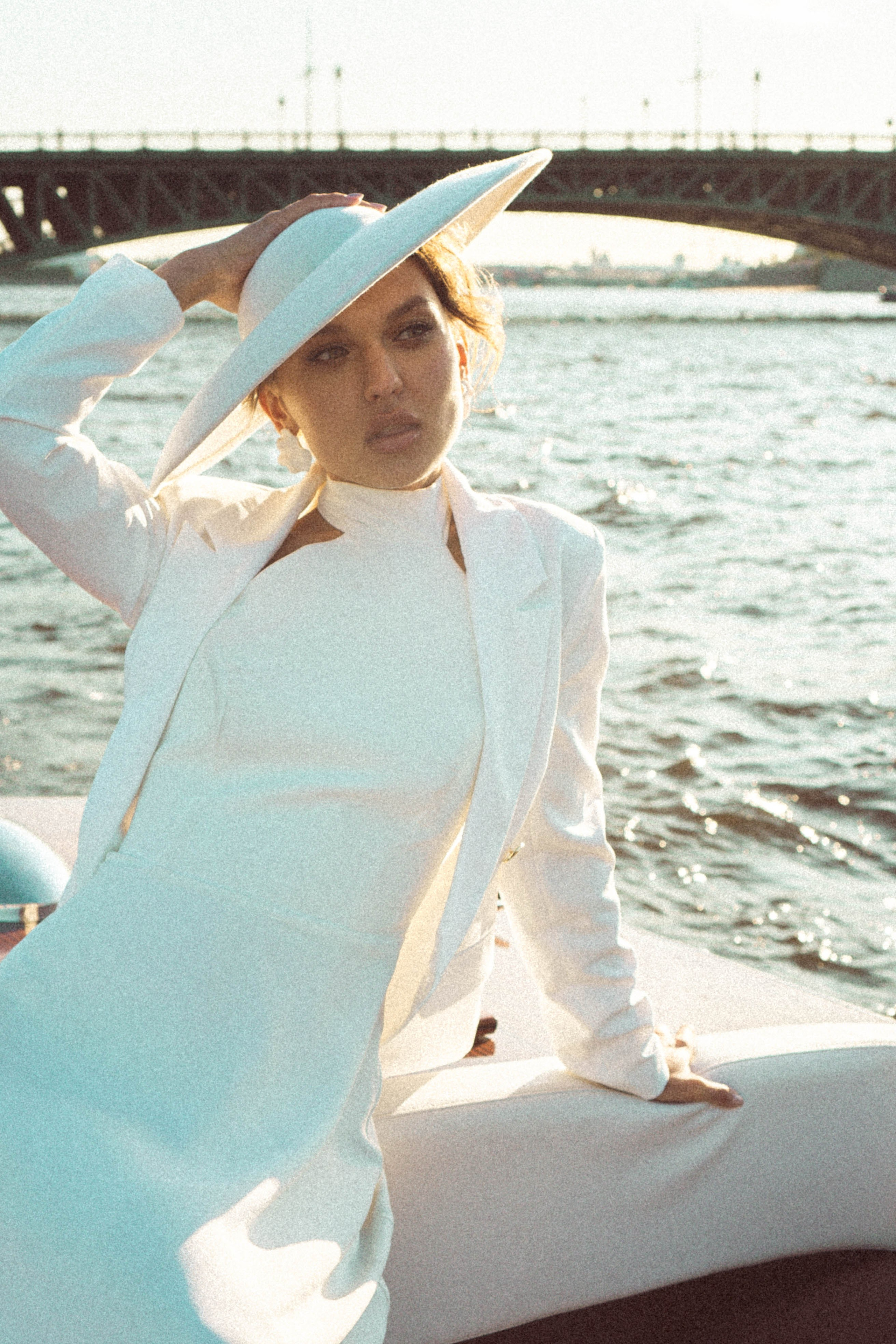 СВАДЕНБНАЯ СЬЕМКА НА КАТЕРЕ ПО КАНАЛАМ САНКТ-ПЕТЕРБУРГА И В АКВАТОРИИ НЕВЫ. Профессиональный фотограф, Санкт-Петербург — Виктория Богомолова