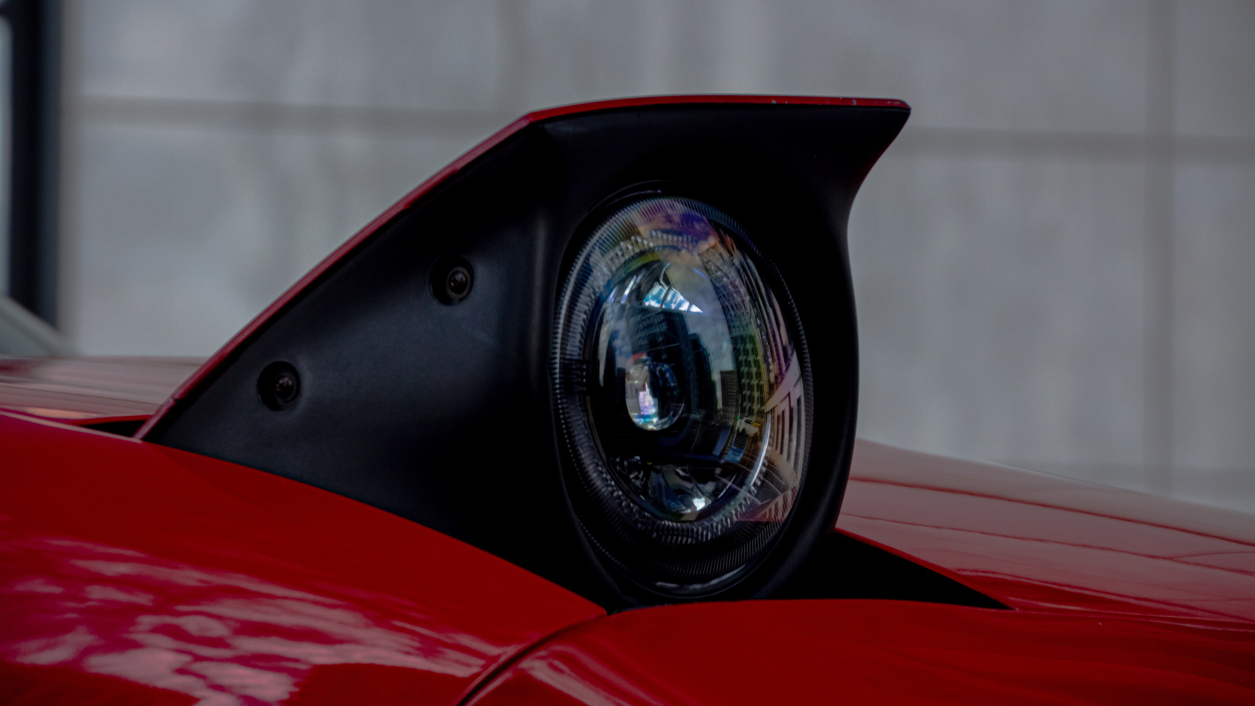 Фото Mazda MX-5 Miata (Eunos Roadster) NA: красный родстер