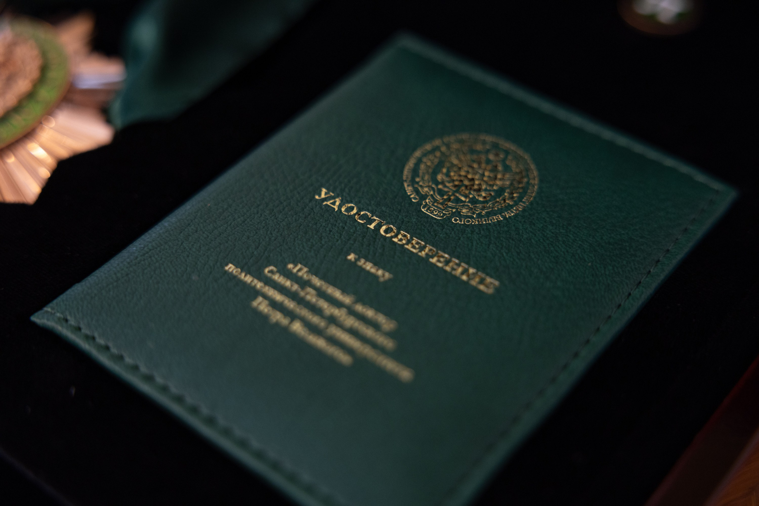 Вручения Мантия Почётного доктора директору Эрмитажа Михаилу Пиотровскому. Cup of Bib