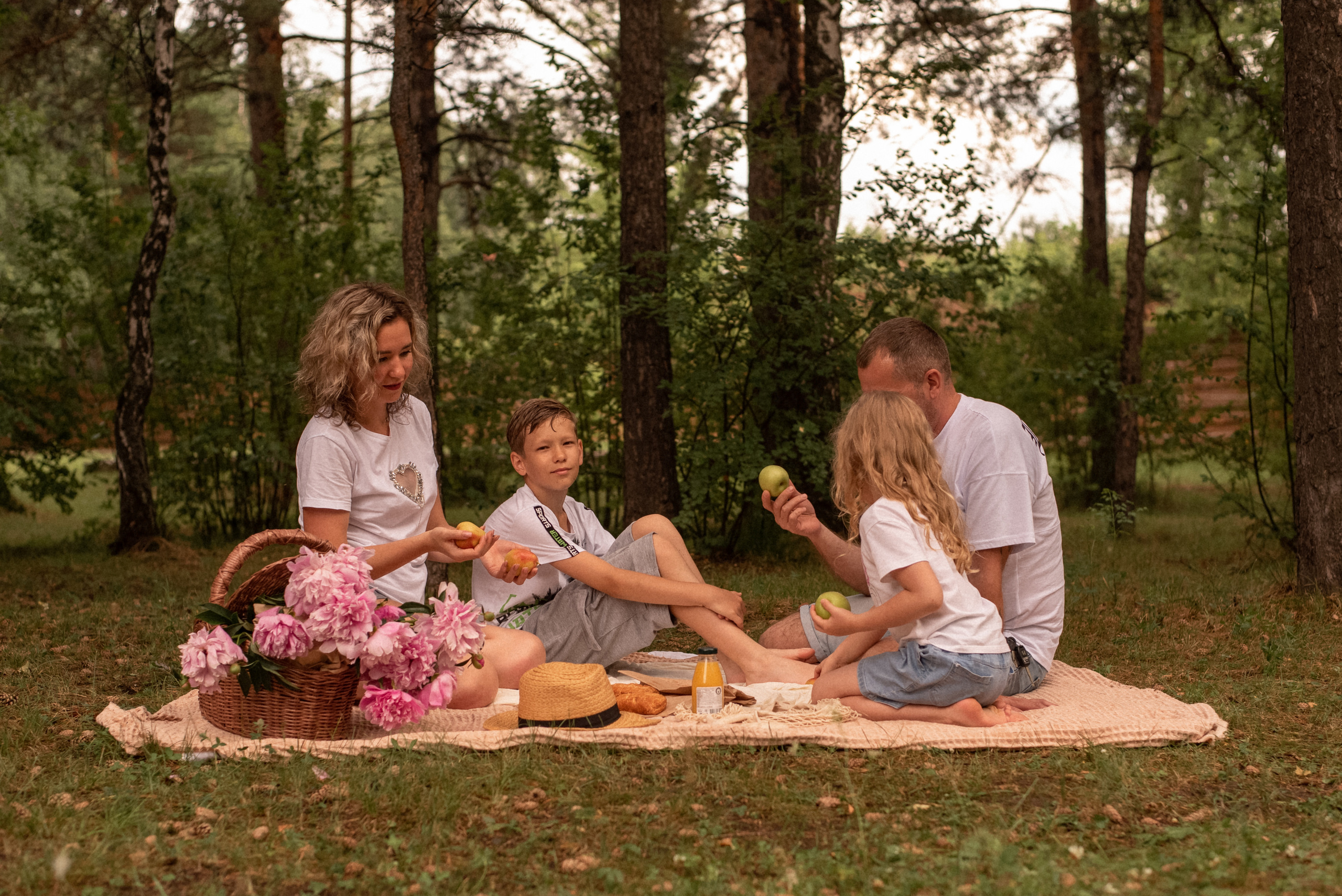 Летний, семейный пикник. Фотограф  Потапова Анна