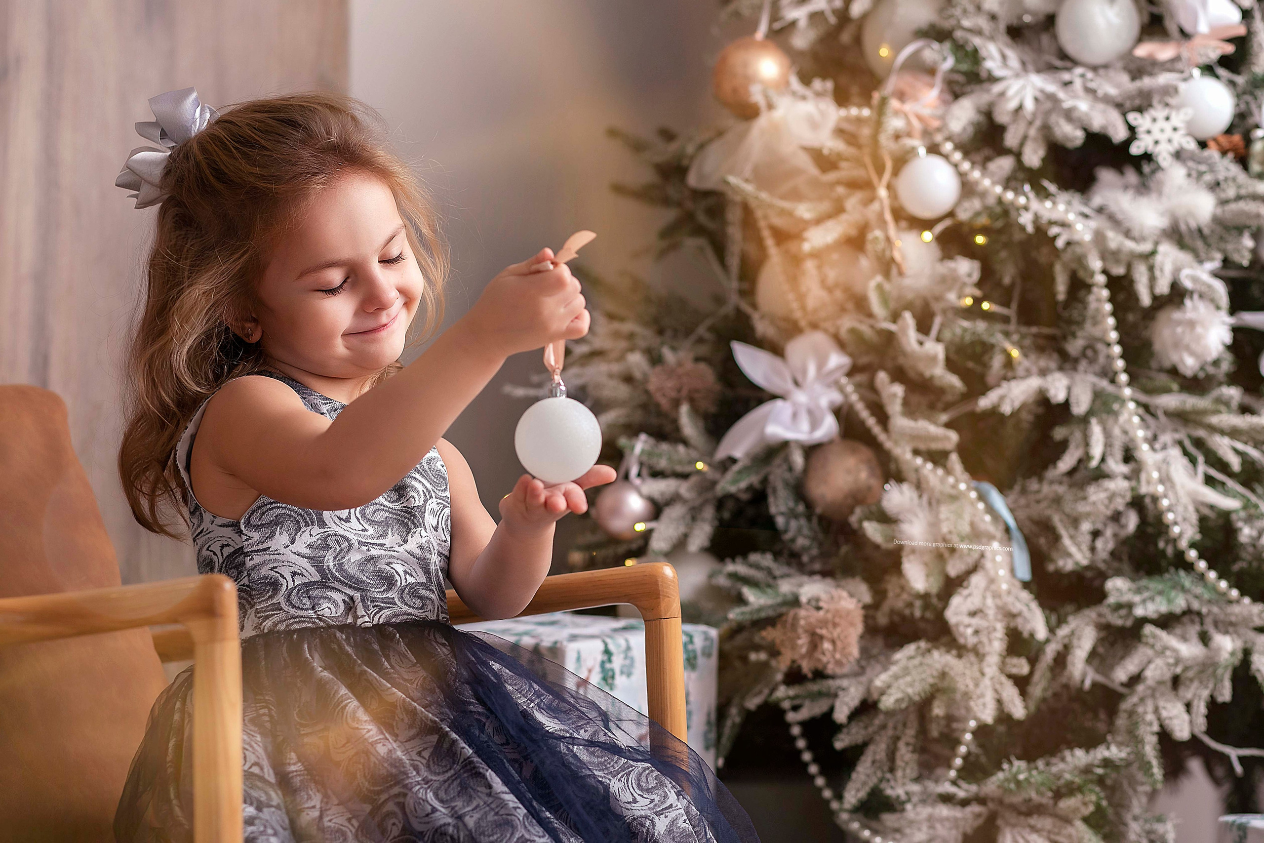 Николь у елки. Семейный и детский фотограф в Санкт-Петербург. Natalia Fadel
