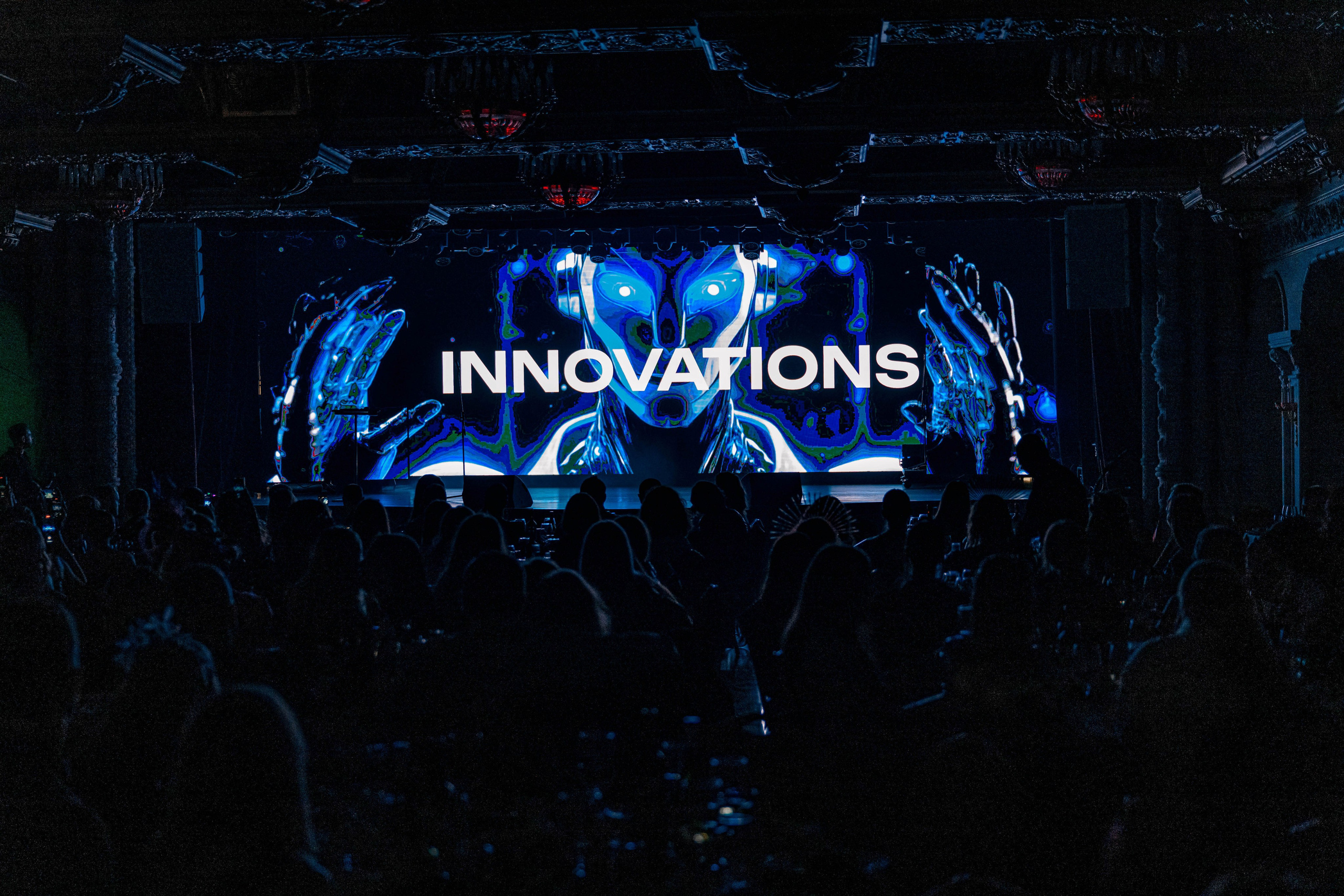 INNOVATE GROUP. Максим Комаров — Профессиональный фотограф