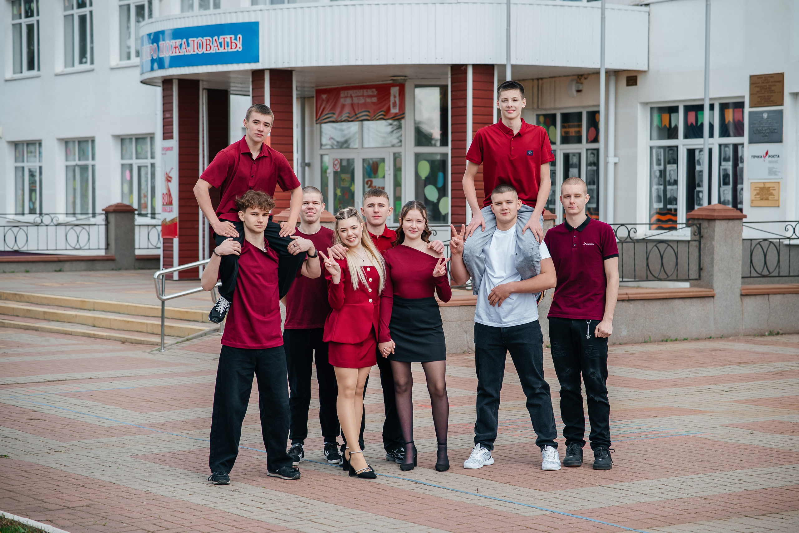 Группы. Школьный фотограф в Валуйках. Фотосессии для выпускников и изготовление выпускных альбомов в городе Валуйки и в Белгородской области