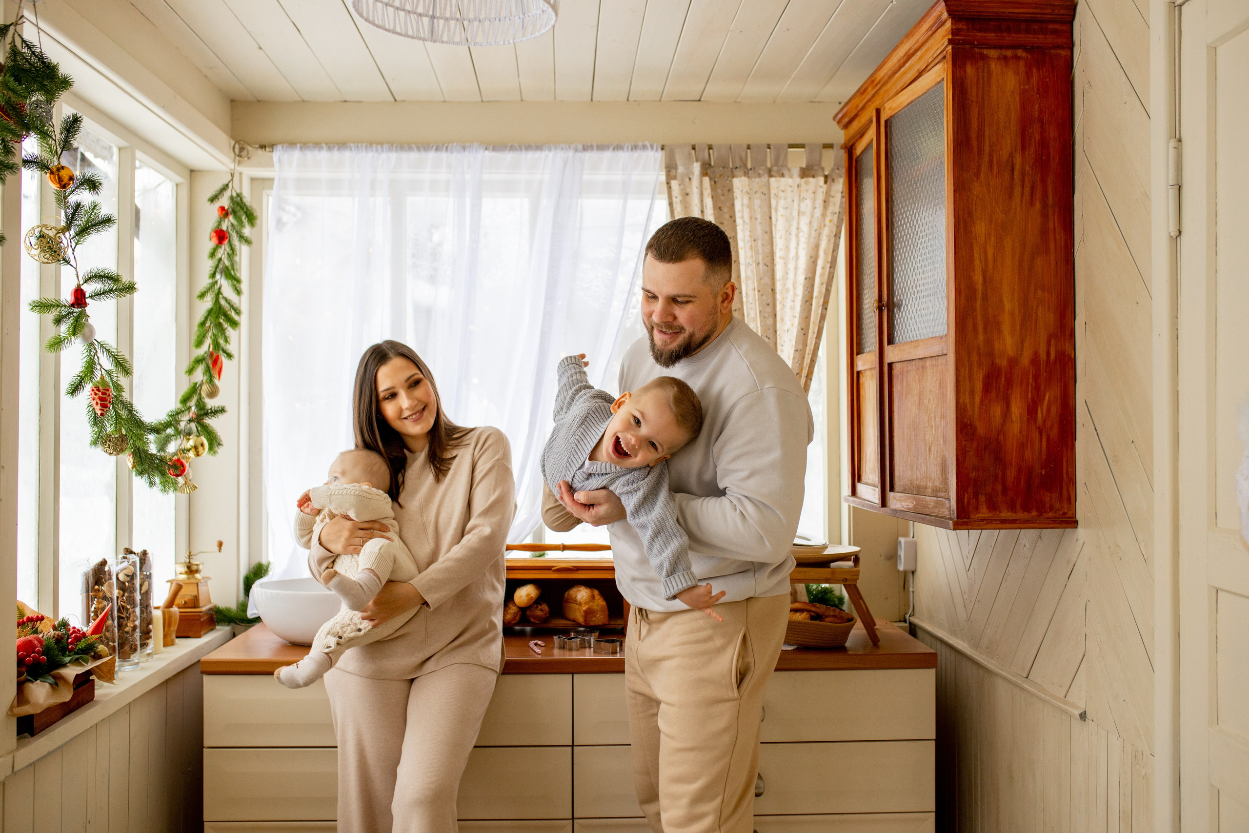 семейная новогодняя фотосессия, съемка семьей на новый год, новгодняя фотосессия в Железнодорожном, новогодняя фотосессия в Балашихе, фотограф Железнодорожный фотограф Балашиха фотограф Купавна, красивая семья