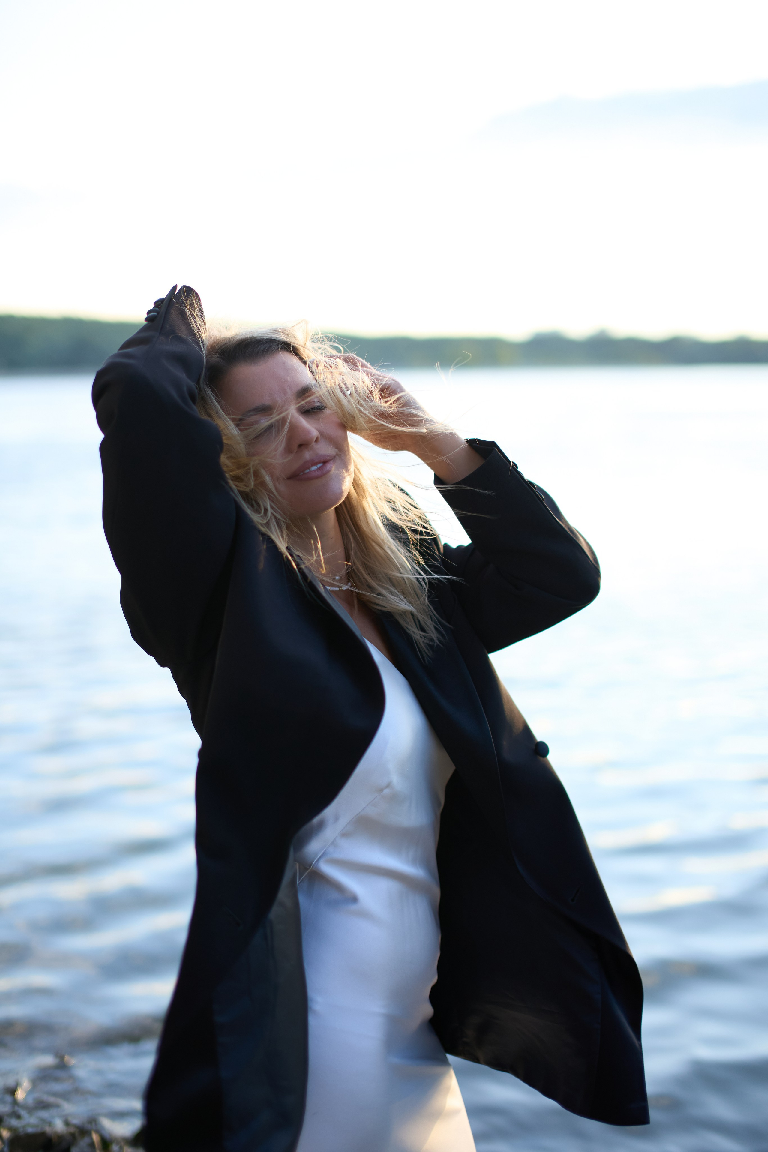 Фотосессия на закате под бугринским мостом. Репортажный и женский фотограф в Новосибирске