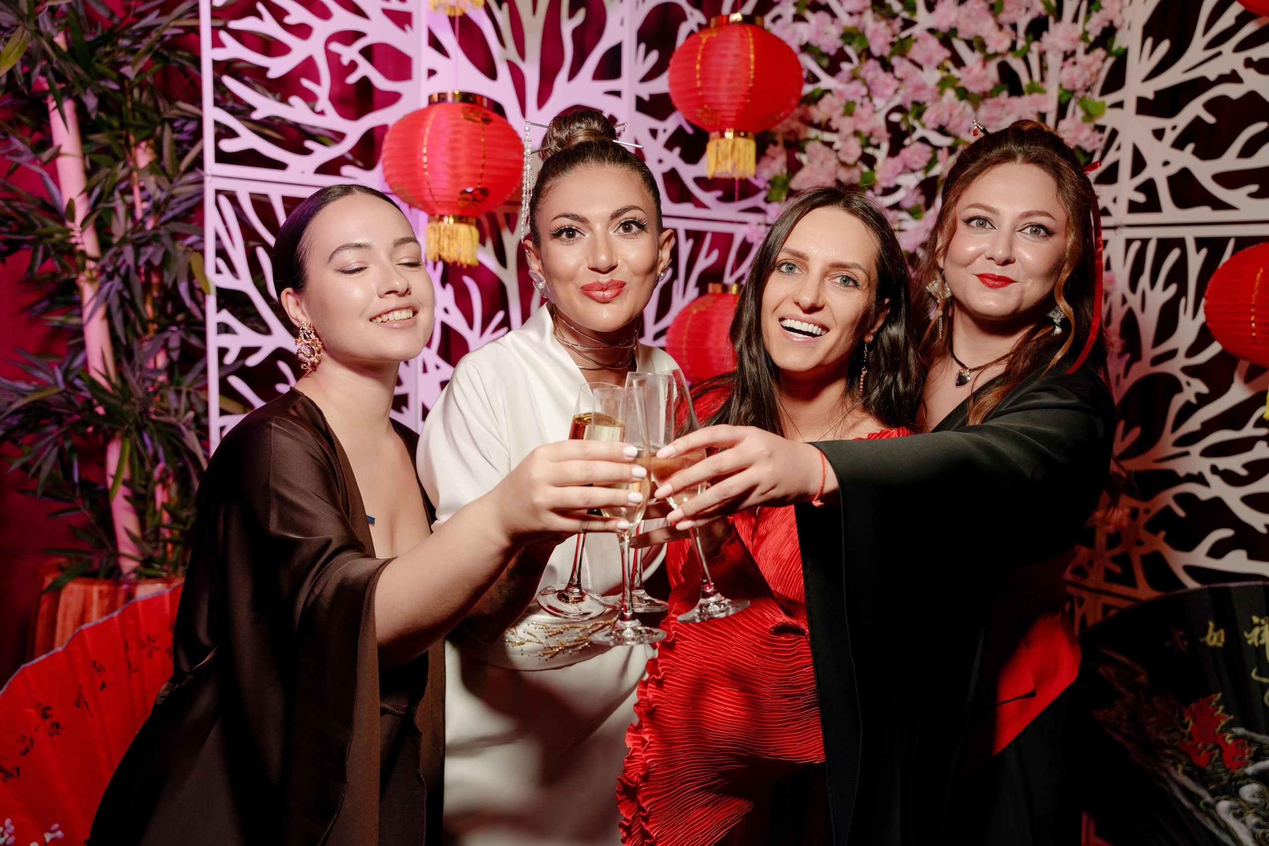 Репортажный фотограф на день рождения в ресторане KAI. Репортажный фотограф Москва Сергей Дружинин