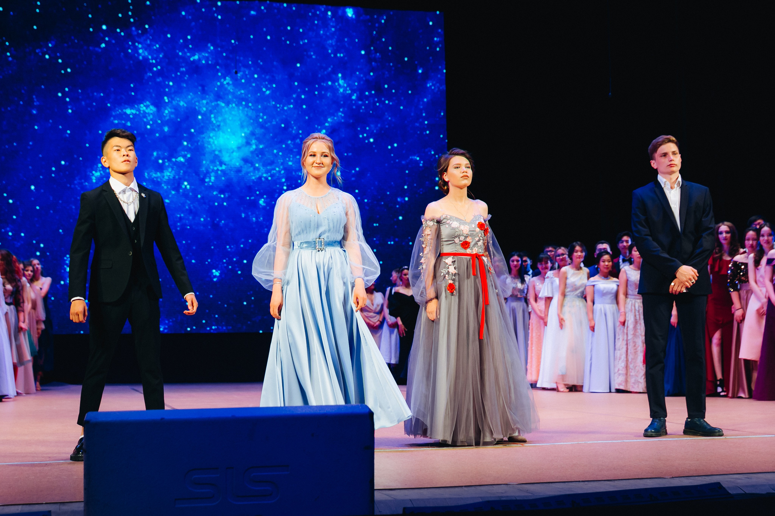 Вручение аттестатов 14 Гимназия. Свадебный и семейный фотограф в Улан-Удэ