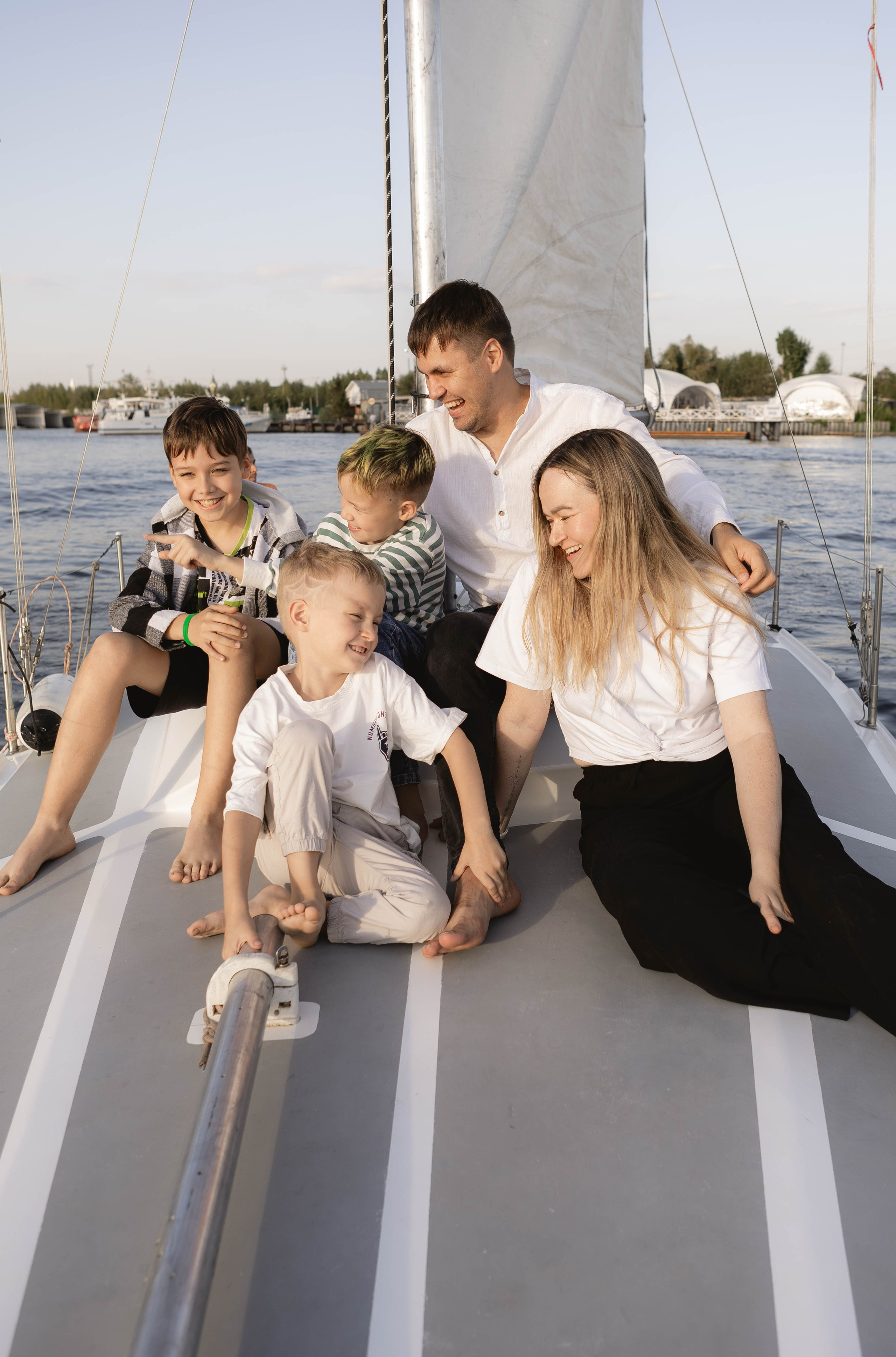 Семейная на яхте. Фотограф в Казани.Снимаю индивидуальные портреты, love story и свадьбы