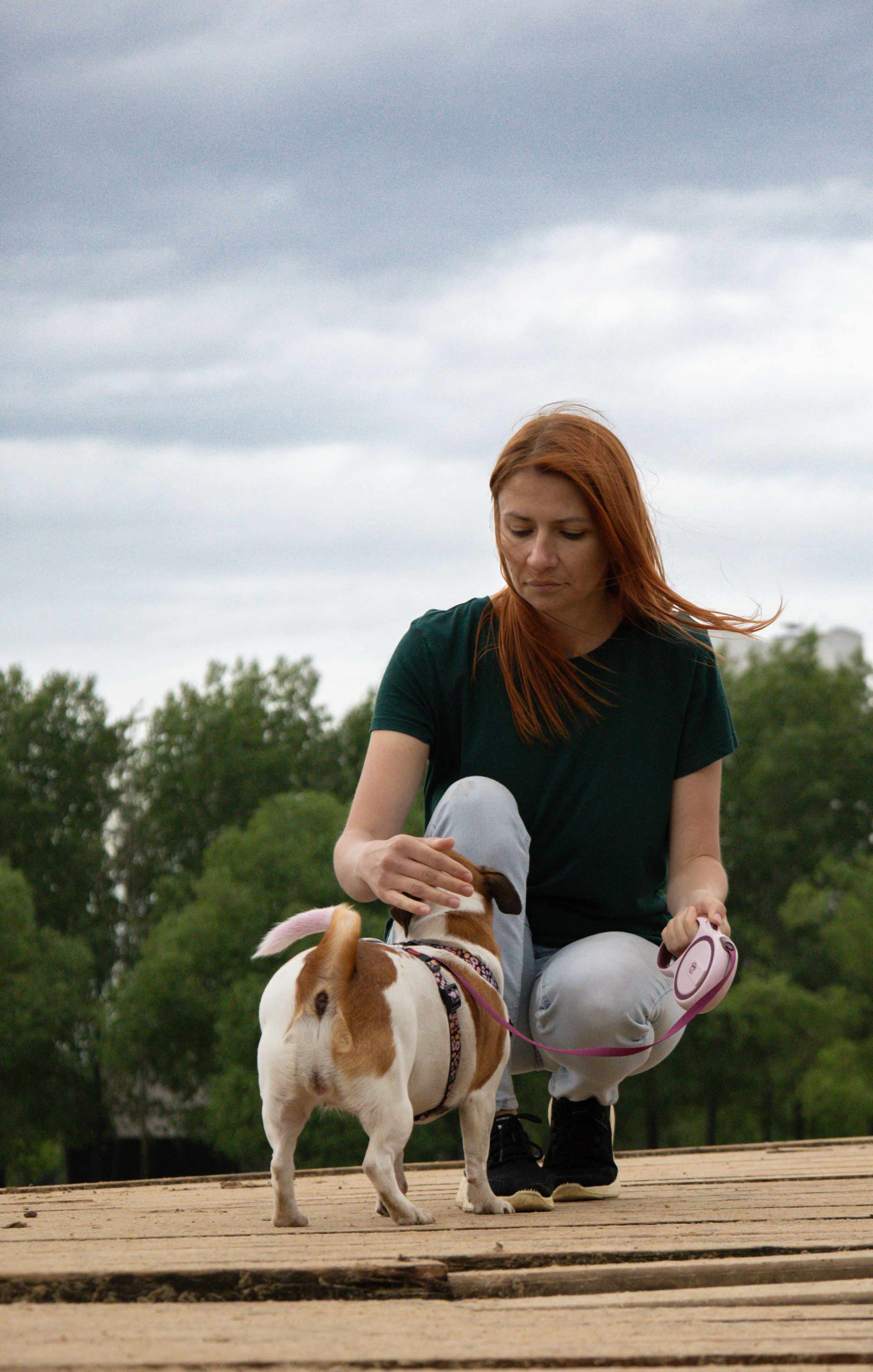 Моя маленькая спутница: Банни и Настя в Южнобутовском парке. Фотограф-анималист в Москве Екатерина Тихонова