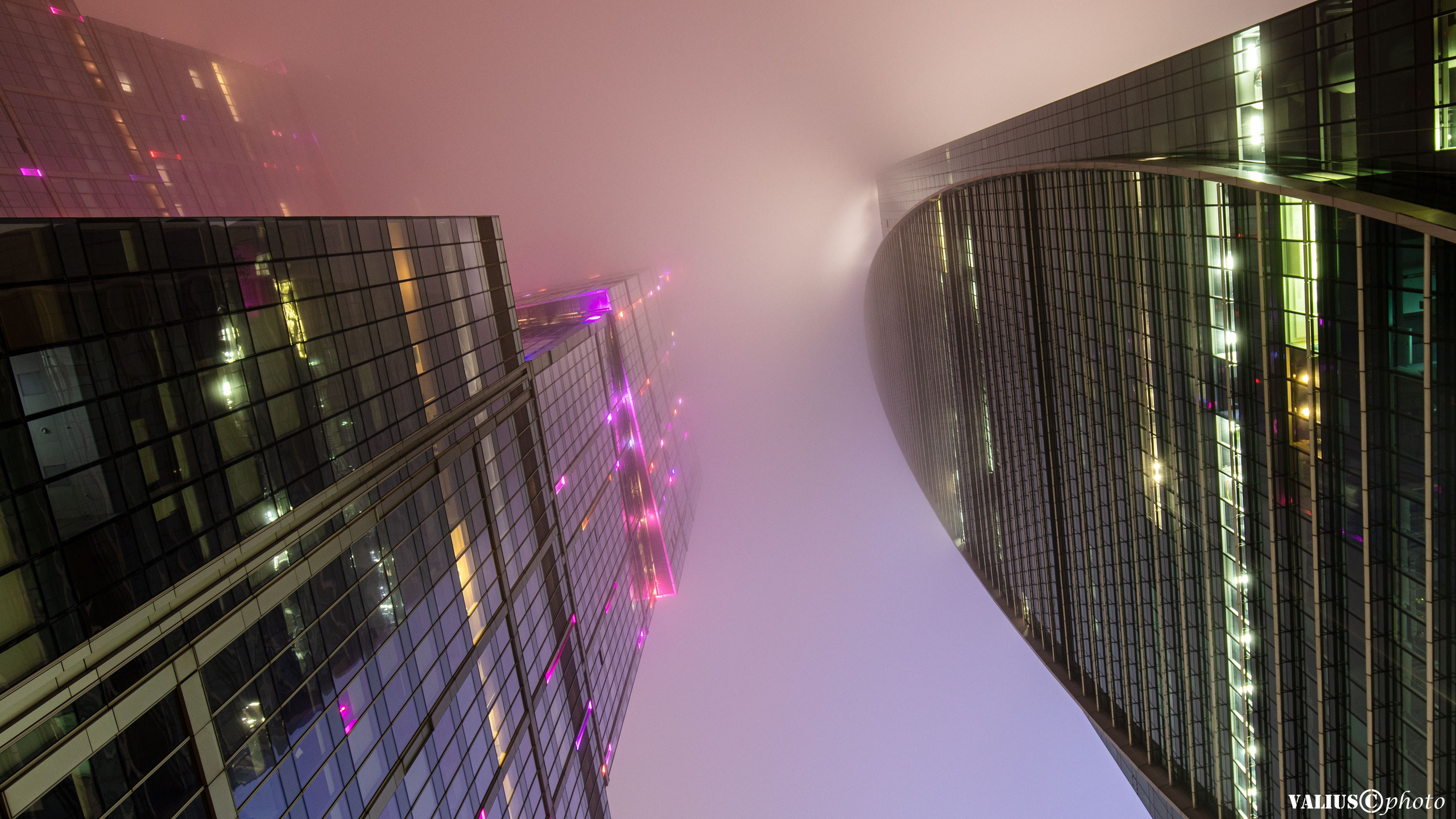 Москва-сити, туман, ночь