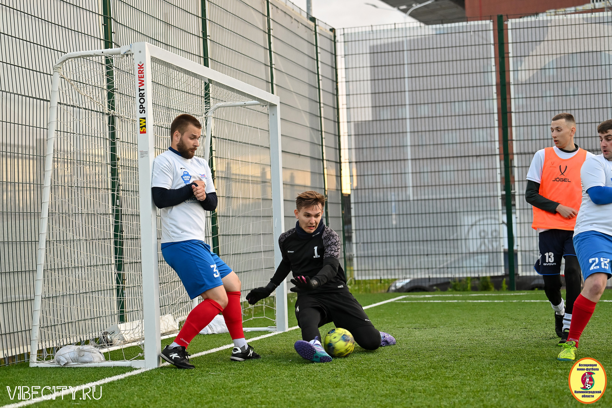 ИГРЫ МИНИ-ФУТБОЛЬНОЙ И КОРПОРАТИВНОЙ ЛИГИ. VIBECITY.RU Вайб Сити Ру Фоторепортажи Фотоотчеты Калининград