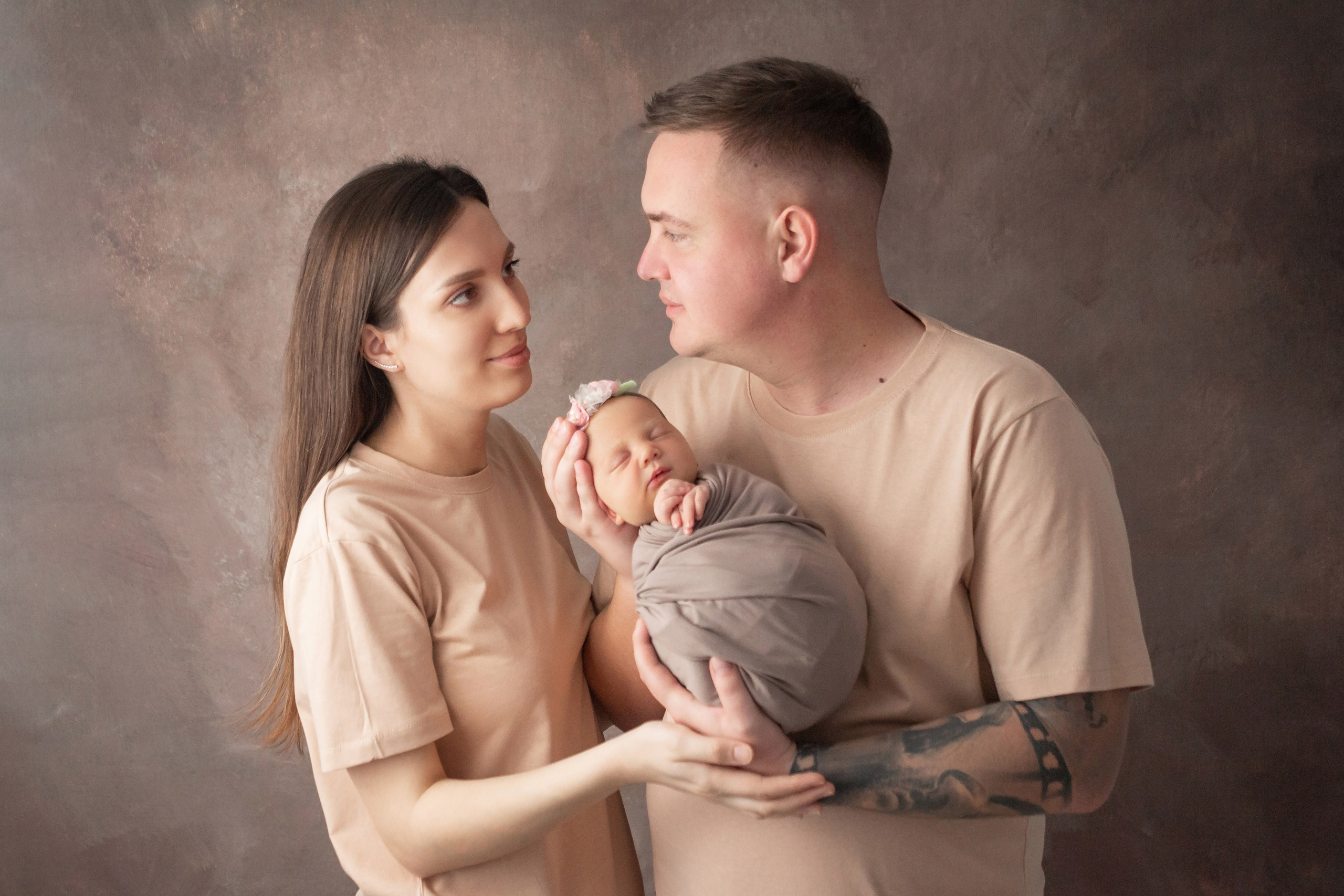 Кадры малыша с родителями. Фотограф новорождённых Анапа Елена Кушнарь