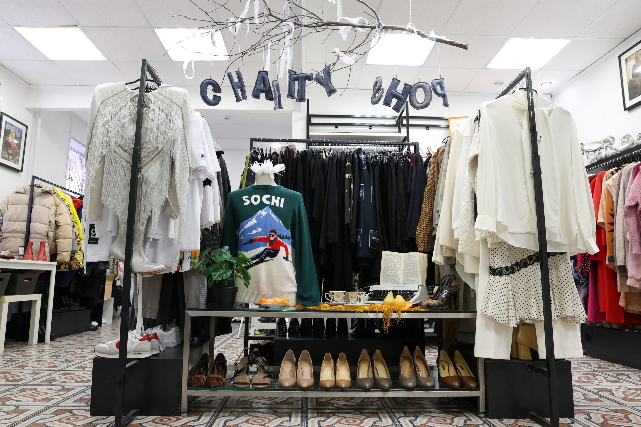 Магазины Charity Shop. Фотограф Дарья Попова