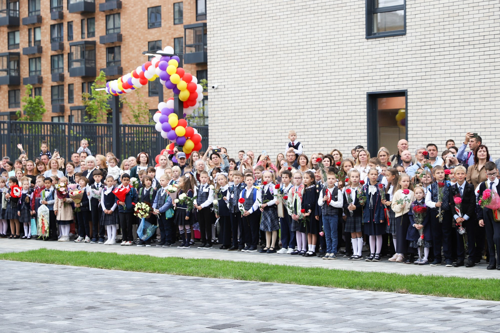 1 сентября в школе № 104. Фотограф Дарья Попова
