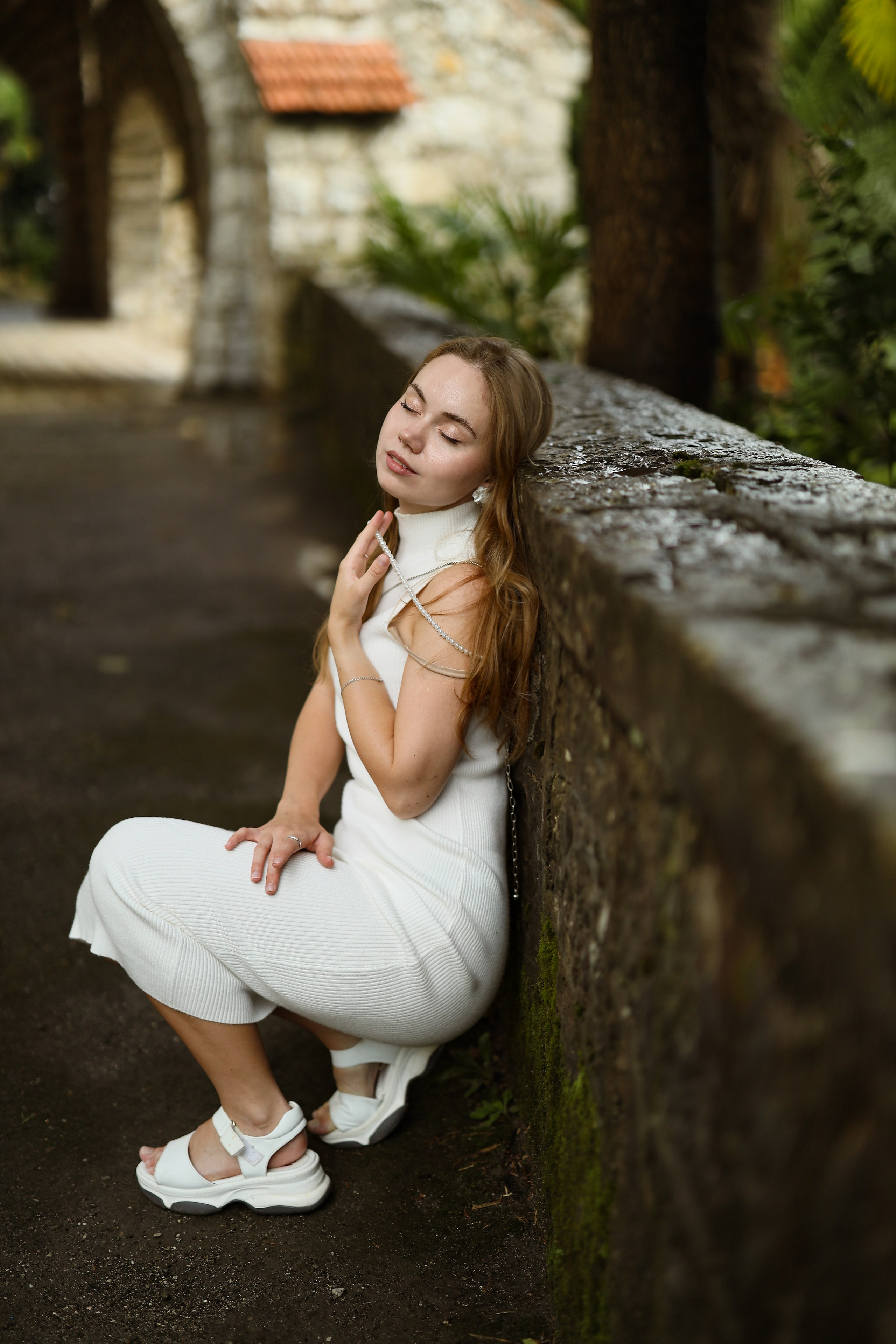 Фотосессия на ступеньках ресторана Гагрипш, Гагра. Свадебный и семейный фотограф в Абхазии Жанна Соснина