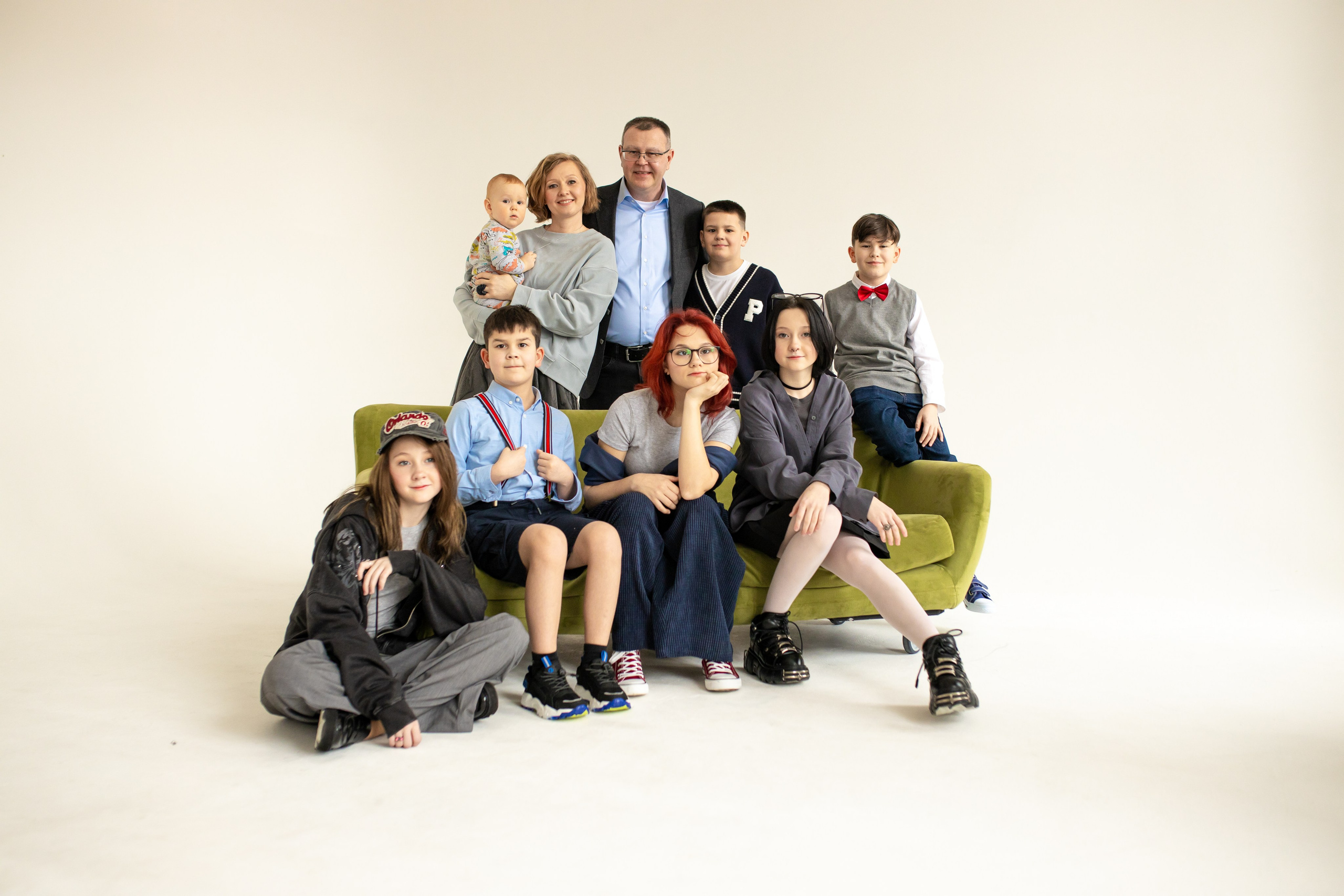 Семейная фотосессия на циклораме с естественным светом. Фотограф в Железнодорожном и Балашихе