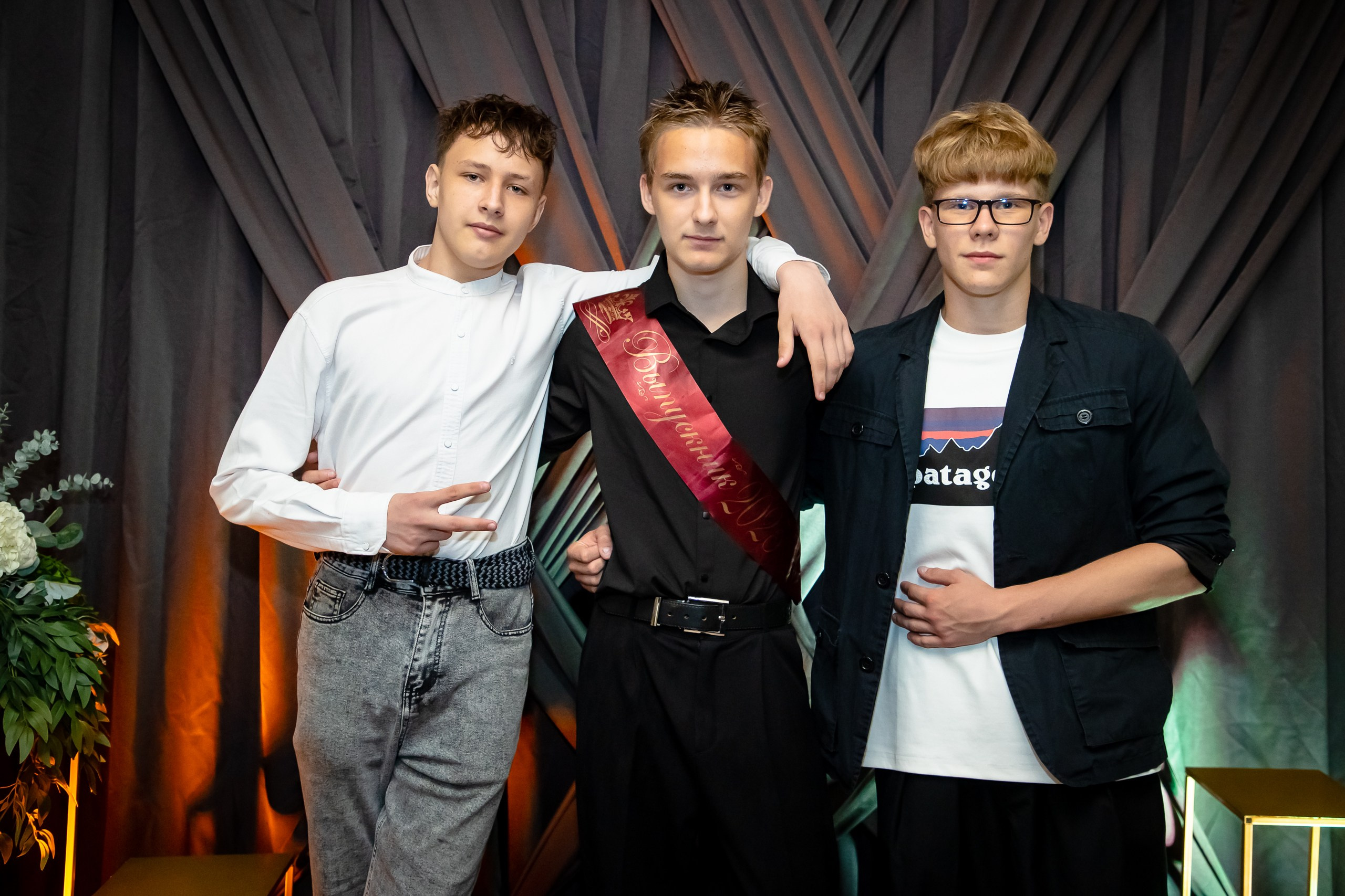 Фотограф на выпускной в 9-м классе. Спортивный фотограф Екатеринбург Онлайн трансляции