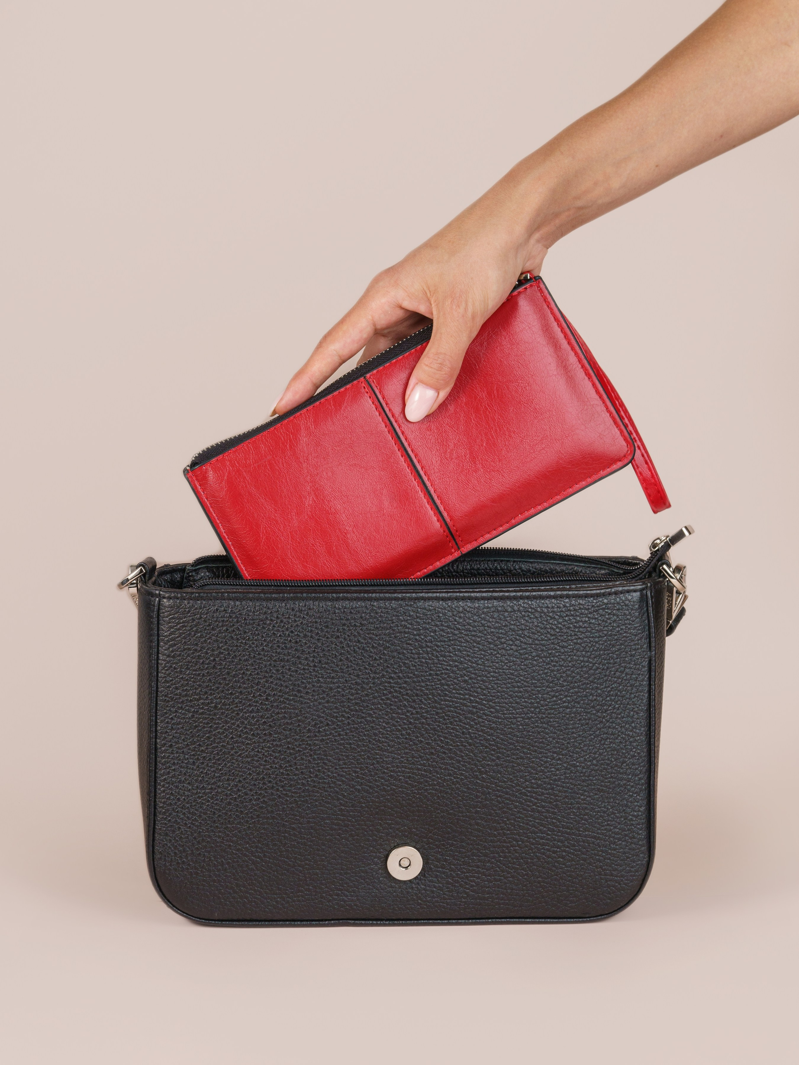 Съёмка кожгалантереи — фото и видео сумок, ремней, кошельков | KED Production. KED Production — продакшн из СПб. Создаём фото, видео и контент, который помогает брендам и селлерам продавать больше