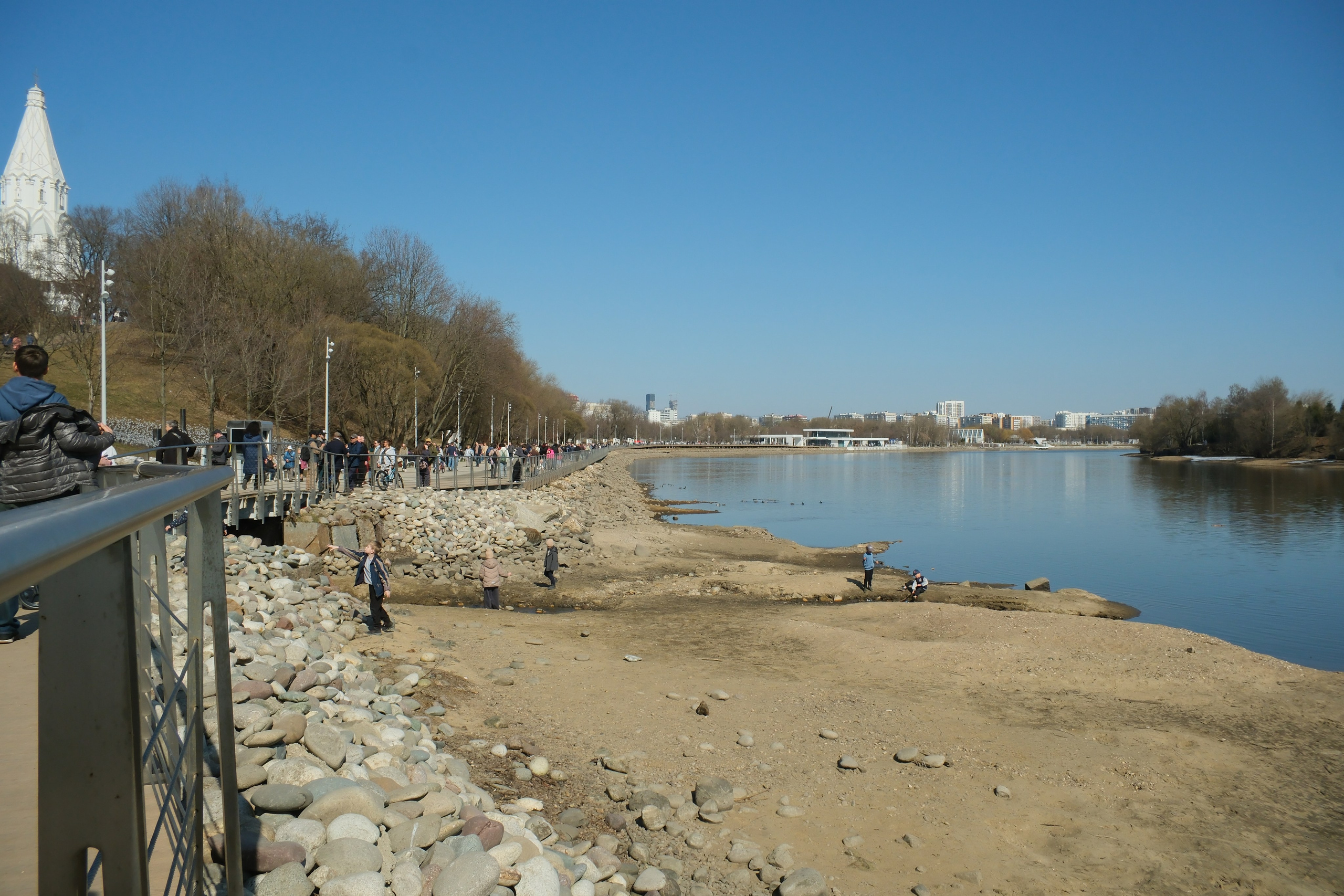 Улица, люди, жизнь…