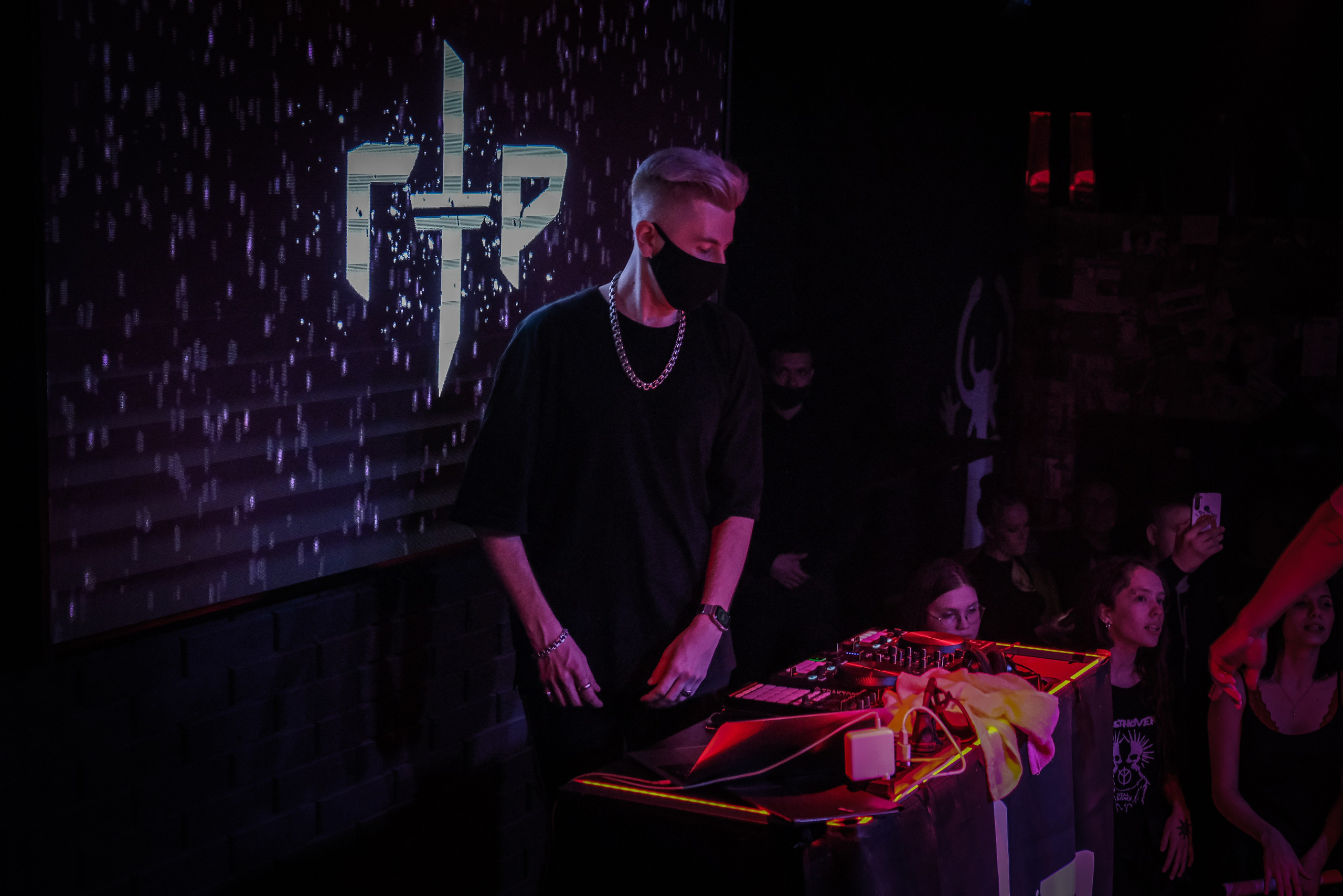 Гарри Топор/Тони Раут, 27.03.22, Руки Вверх Бар, Уфа. Репортажный фотограф, Санкт-Петербург