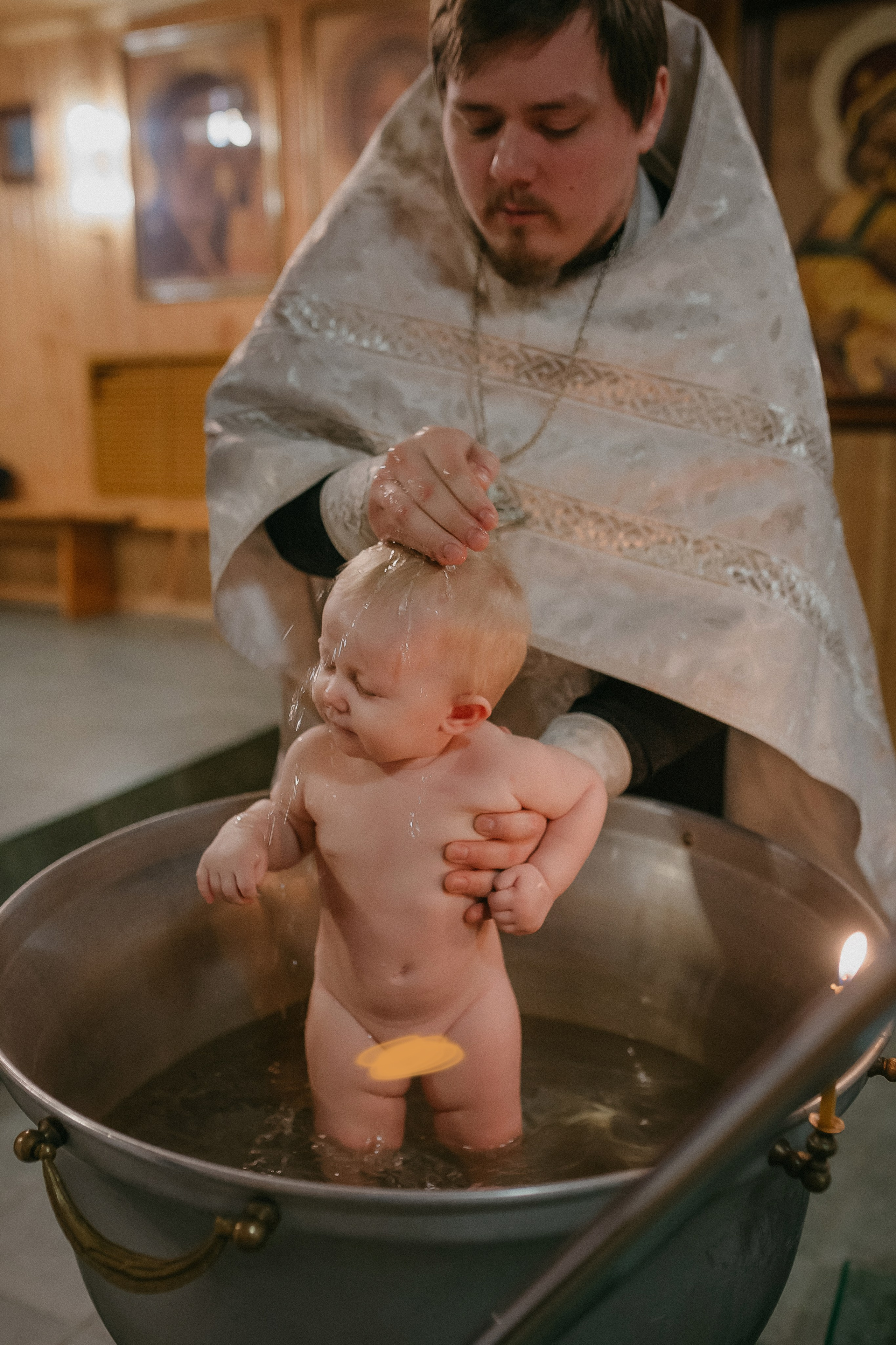 Крещение Виктории. Храм Симеона Верхотурского п.Барсово. Семейный фотограф в Сургуте