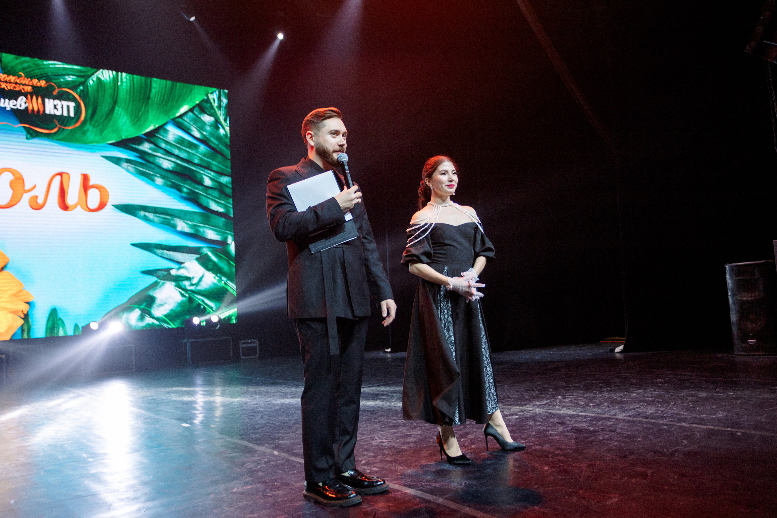 РЕПОРТАЖ: НОВЫЙ ГОД В ДК МЕТАЛЛУРГ. Профессиональный фотограф в Ижевске Леша Петров