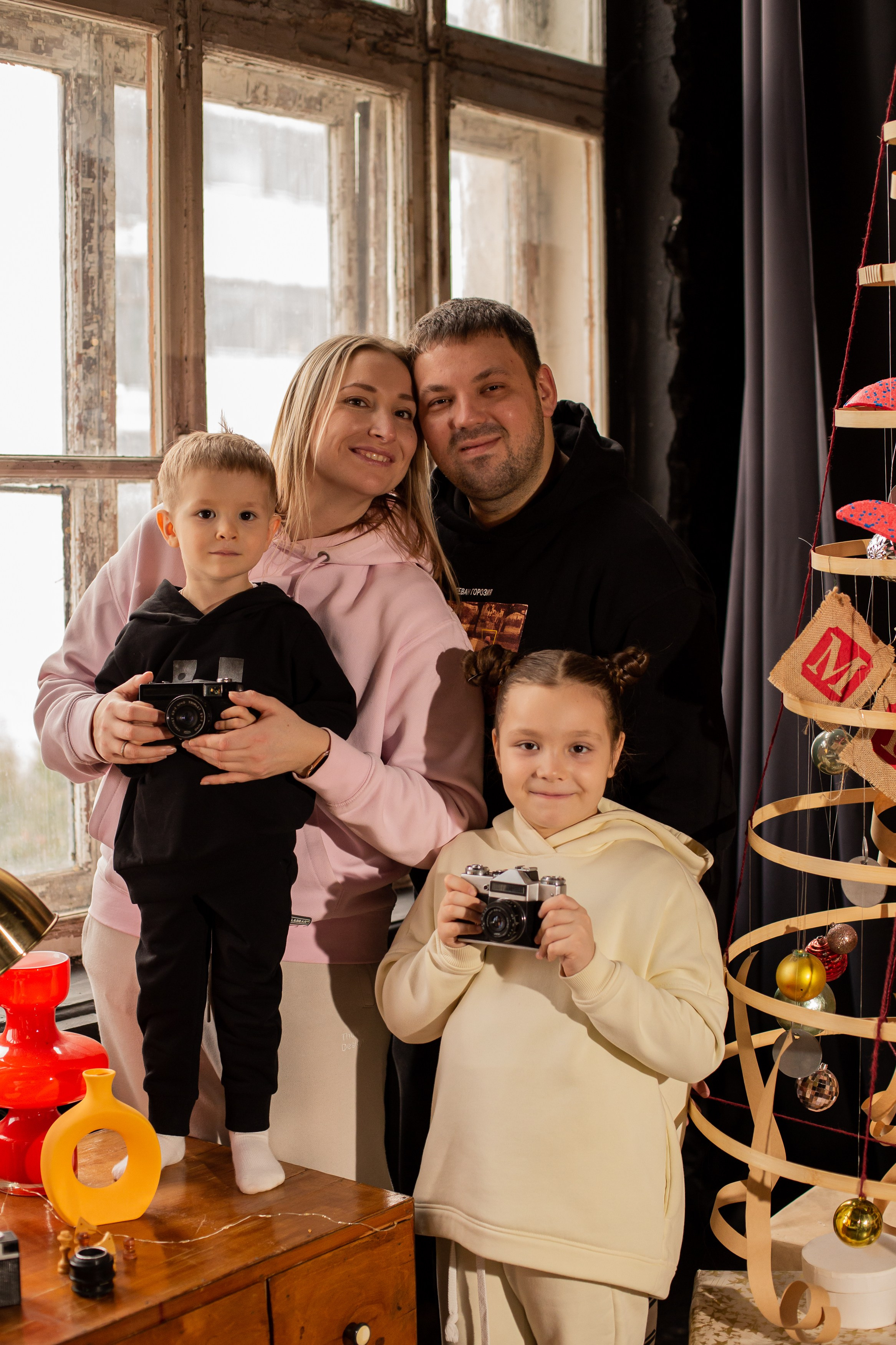 Family New Year Shooting. Fotograf u Crnoj Gori-porodično fotografisanje sa djecom, lovestory, nekretnine