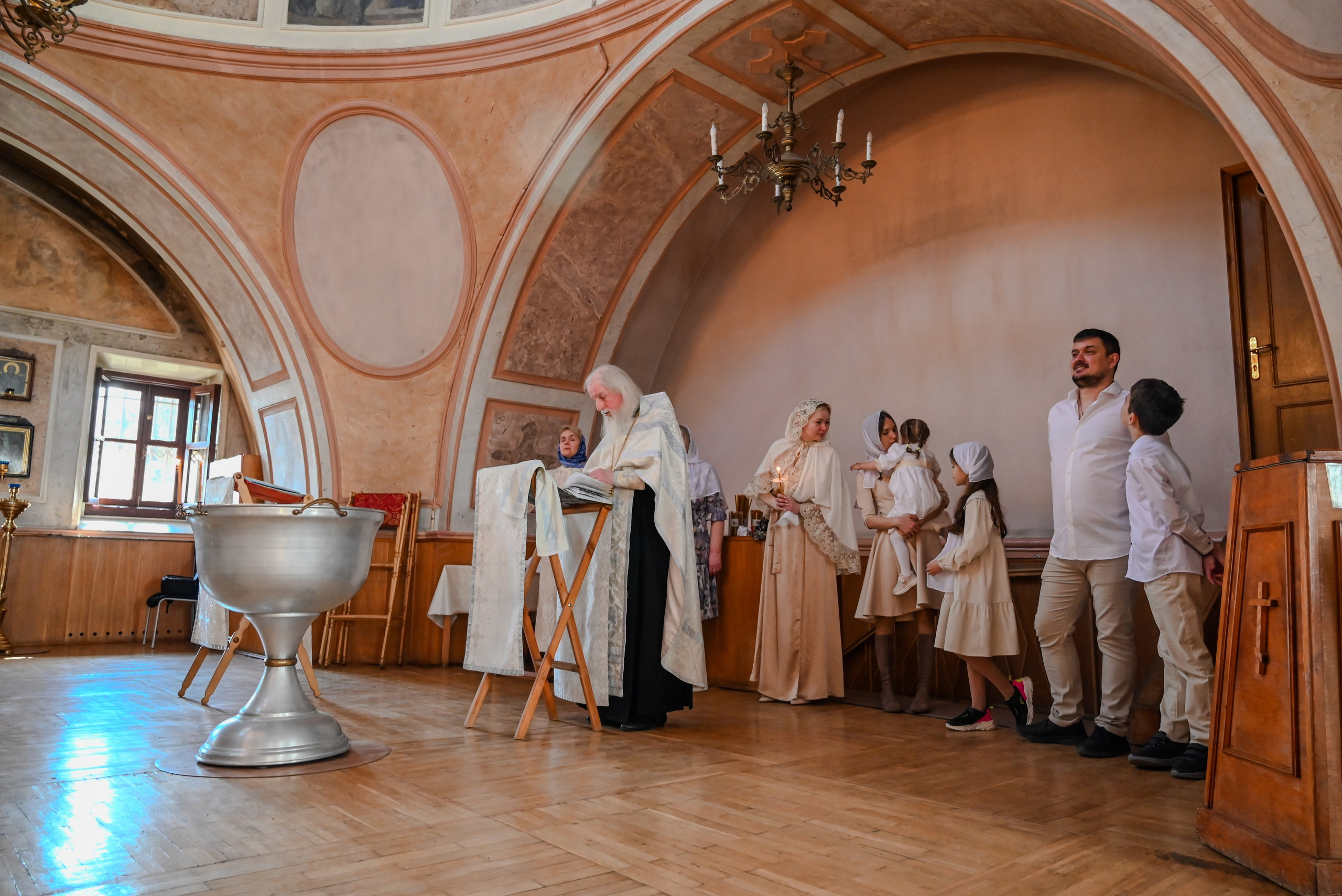 Крещение мама Анна. Семейный и детский фотограф Москва