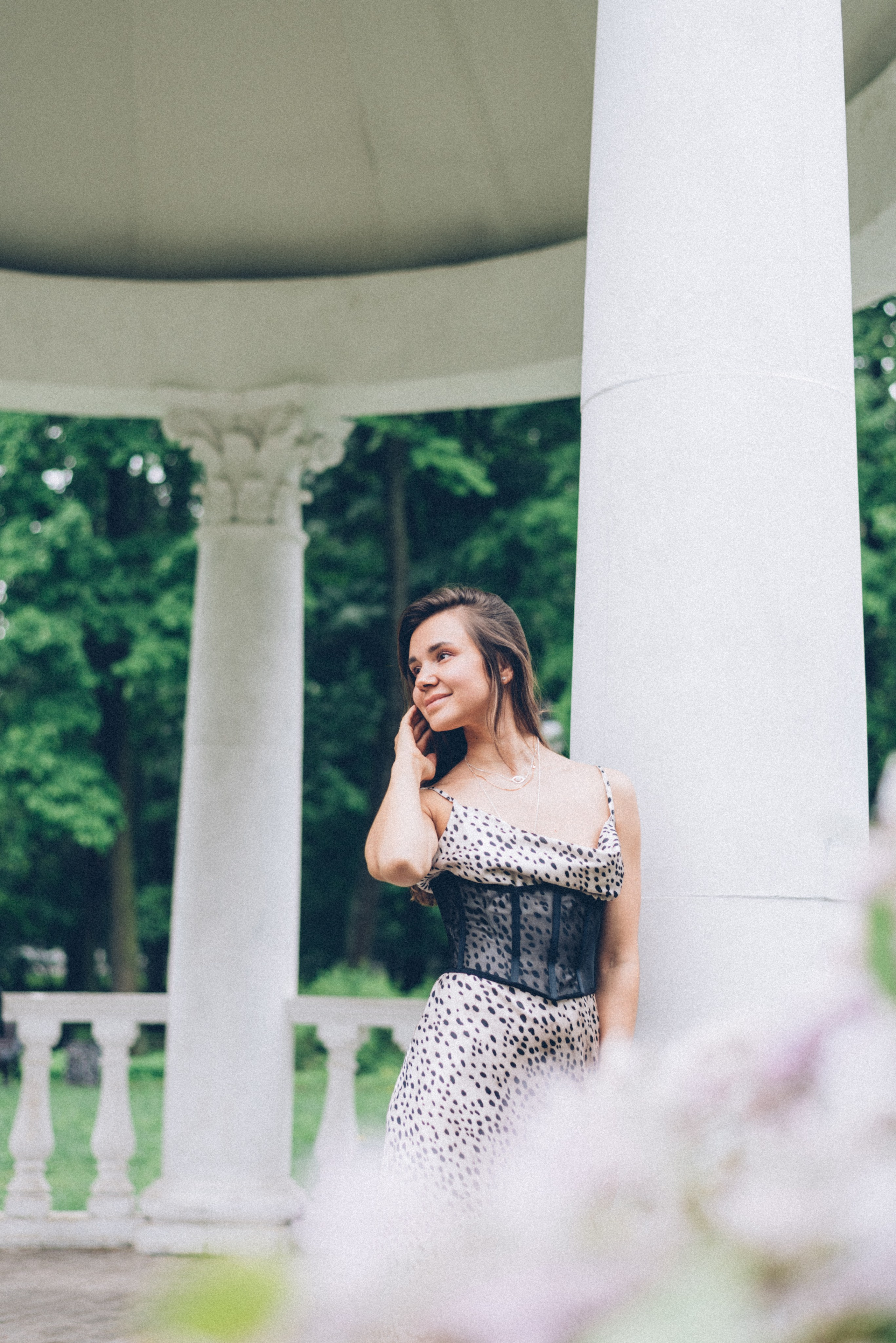 Женский портрет на природе