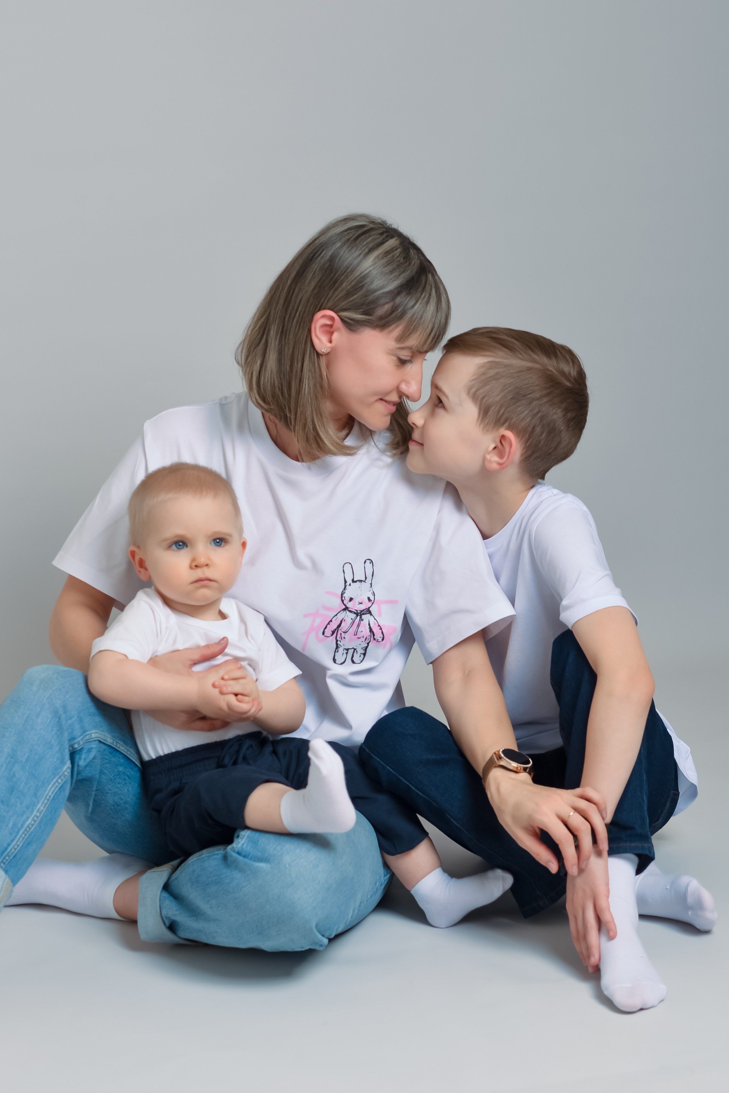 ДОЧКИ, ВНУЧКИ, БАБУШКА. Фотограф Юлия Антушева