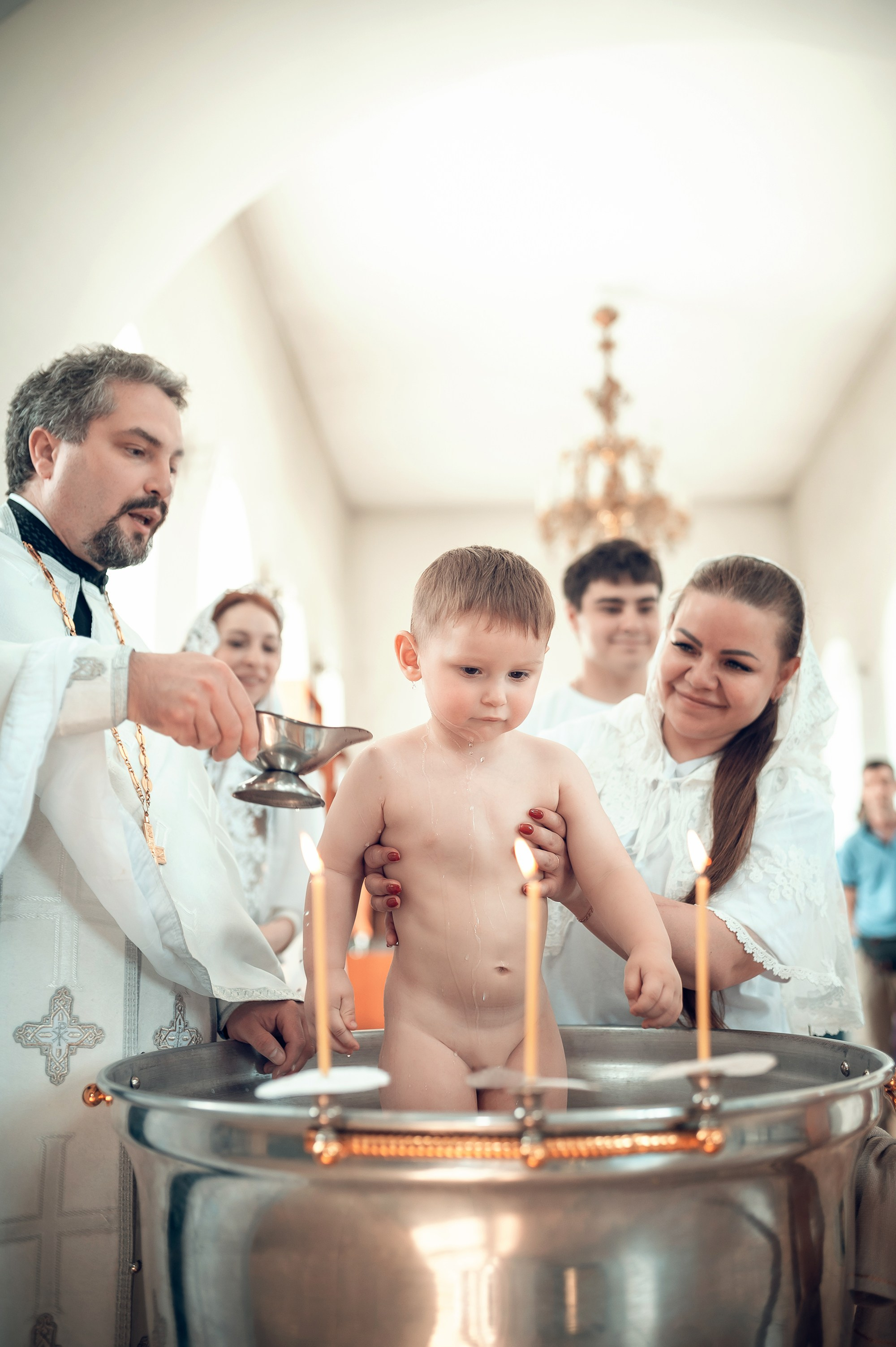 Фотографии момента погружения в купель (Таинство крещения). Moscow_CPC