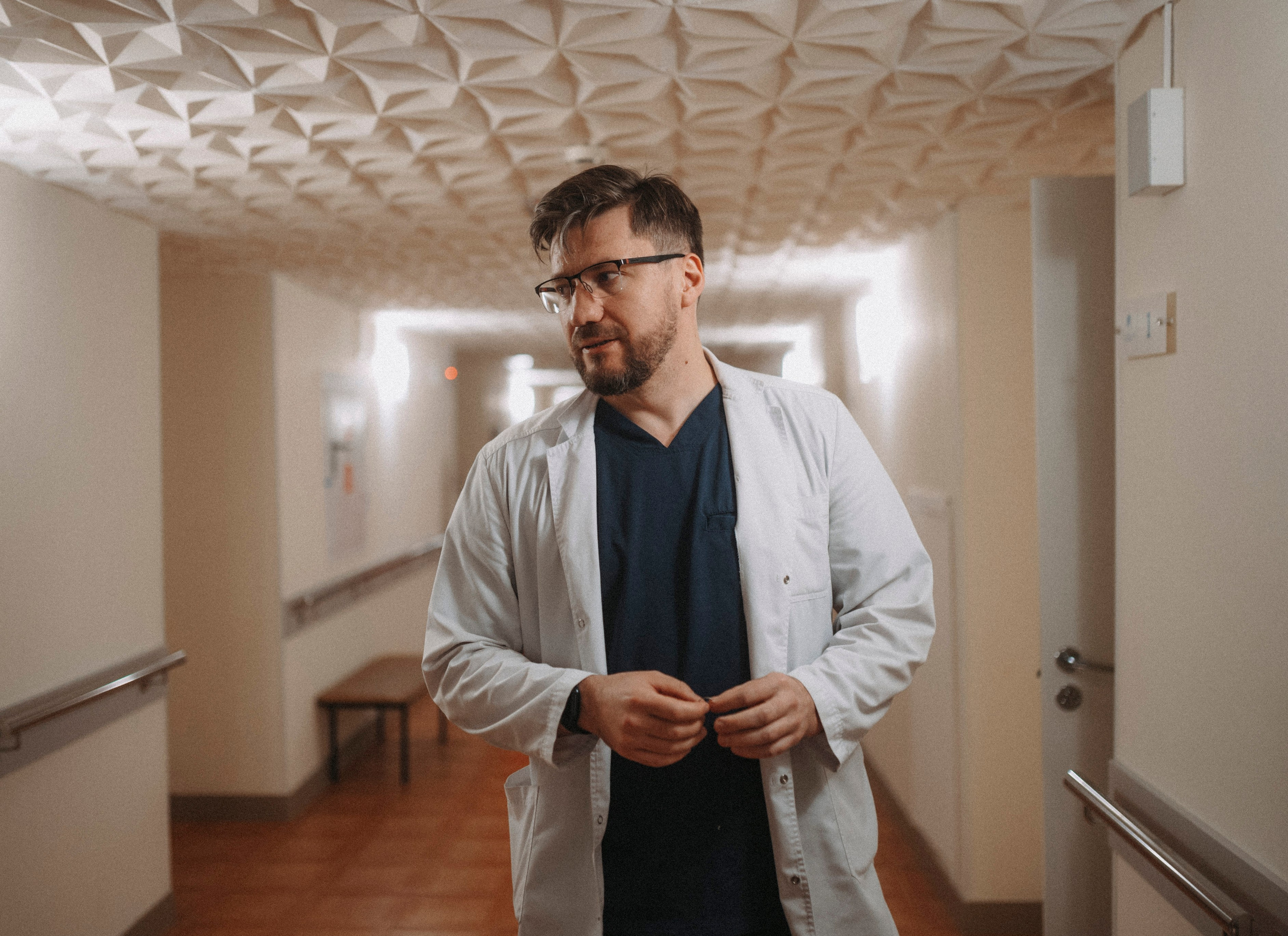 ЛИКИ НАУКИ. Стрит-фотография, полная абсурда, идиотизма и красоты