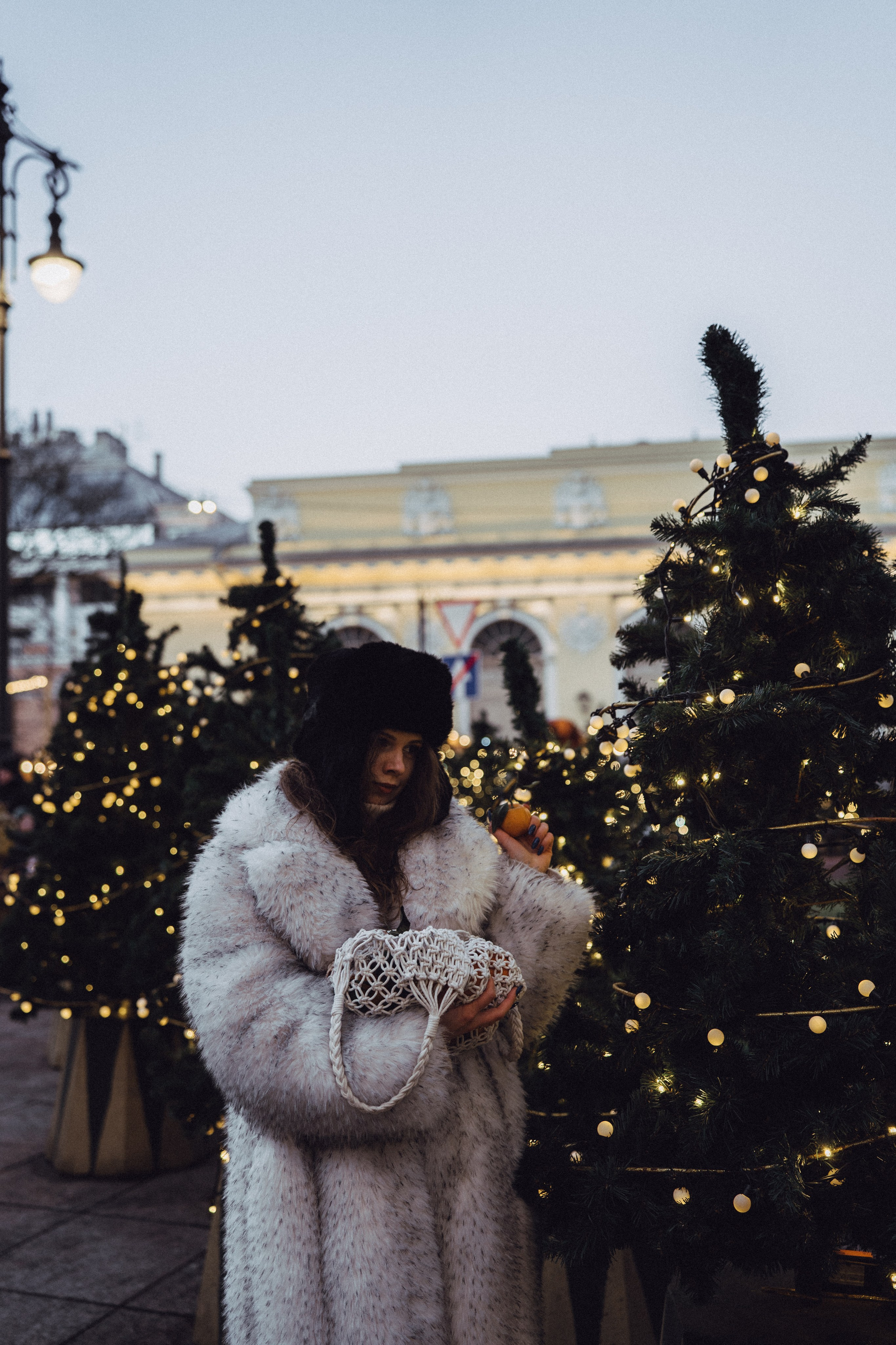ПРОГУЛКА НА МАНЕЖНОЙ ПЛОЩАДИ ДЛЯ ДЕВУШКИ ПЕРЕД НОВЫМ ГОДОМ (НОВОГОДНЯЯ ФОТОСЕССИИЯ НА МАНЕЖНОЙ ПЛОЩАДИ). Профессиональный фотограф, Санкт-Петербург — Виктория Богомолова