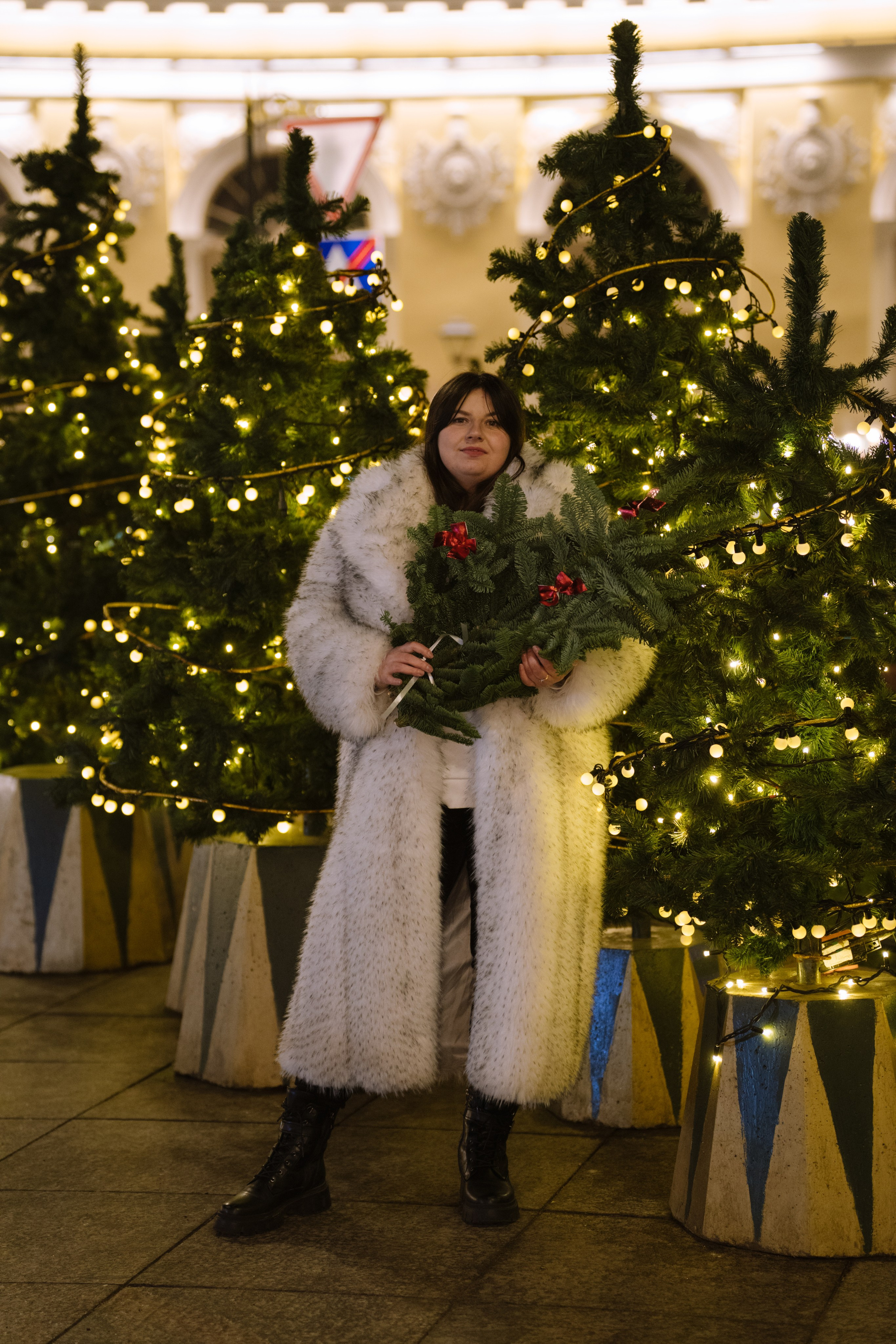 ПРОГУЛКА НА МАНЕЖНОЙ ПЛОЩАДИ ДЛЯ ДЕВУШКИ ПЕРЕД НОВЫМ ГОДОМ (НОВОГОДНЯЯ ФОТОСЕССИИЯ НА МАНЕЖНОЙ ПЛОЩАДИ). Профессиональный фотограф, Санкт-Петербург — Виктория Богомолова
