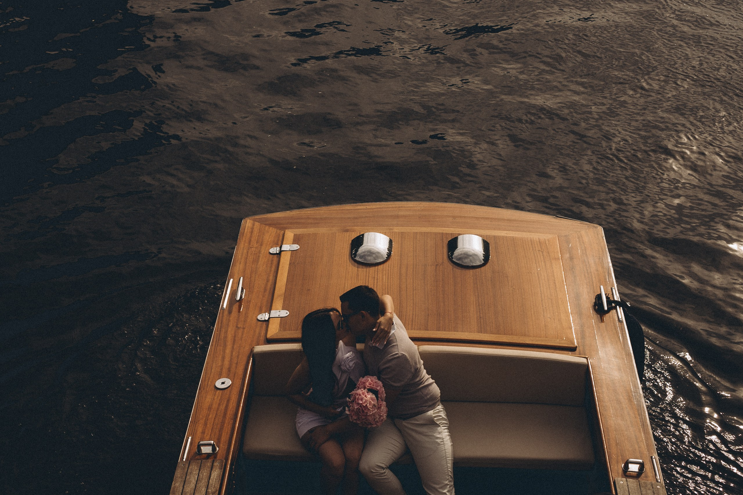 СВАДЕНБНАЯ СЬЕМКА НА КАТЕРЕ ПО КАНАЛАМ САНКТ-ПЕТЕРБУРГА И В АКВАТОРИИ НЕВЫ. Профессиональный фотограф, Санкт-Петербург — Виктория Богомолова