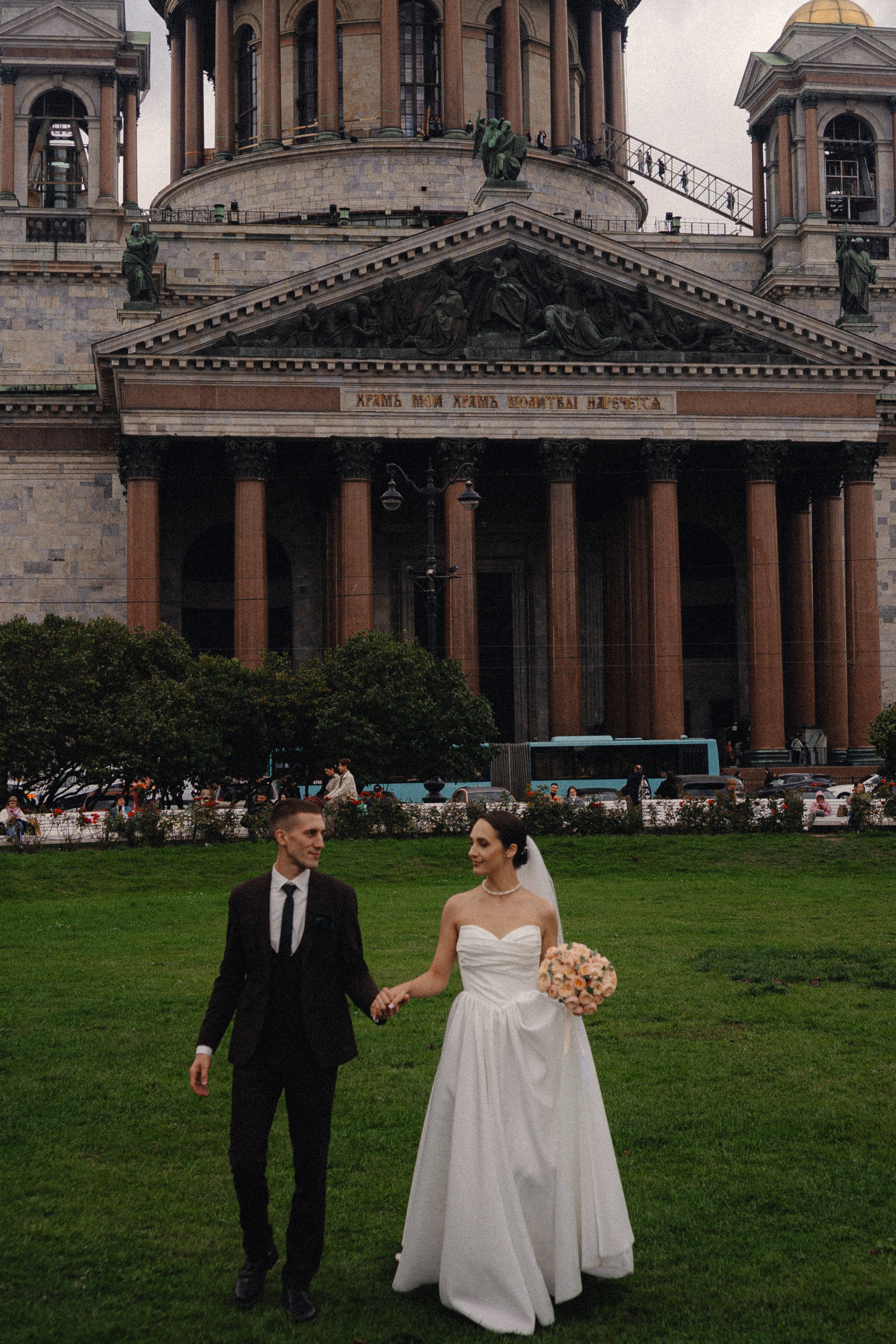 СВАДЕБНАЯ ПРОГУЛКА В САНТК-ПЕТЕРБУРГЕ (ИСАКИЕВСКИЙ СОБОР, ЗИМНЯЯ КАНАВКА, ЭРМИТАЖ И БОЛЬШАЯ МОРСКАЯ УЛИЦА). Профессиональный фотограф, Санкт-Петербург — Виктория Богомолова