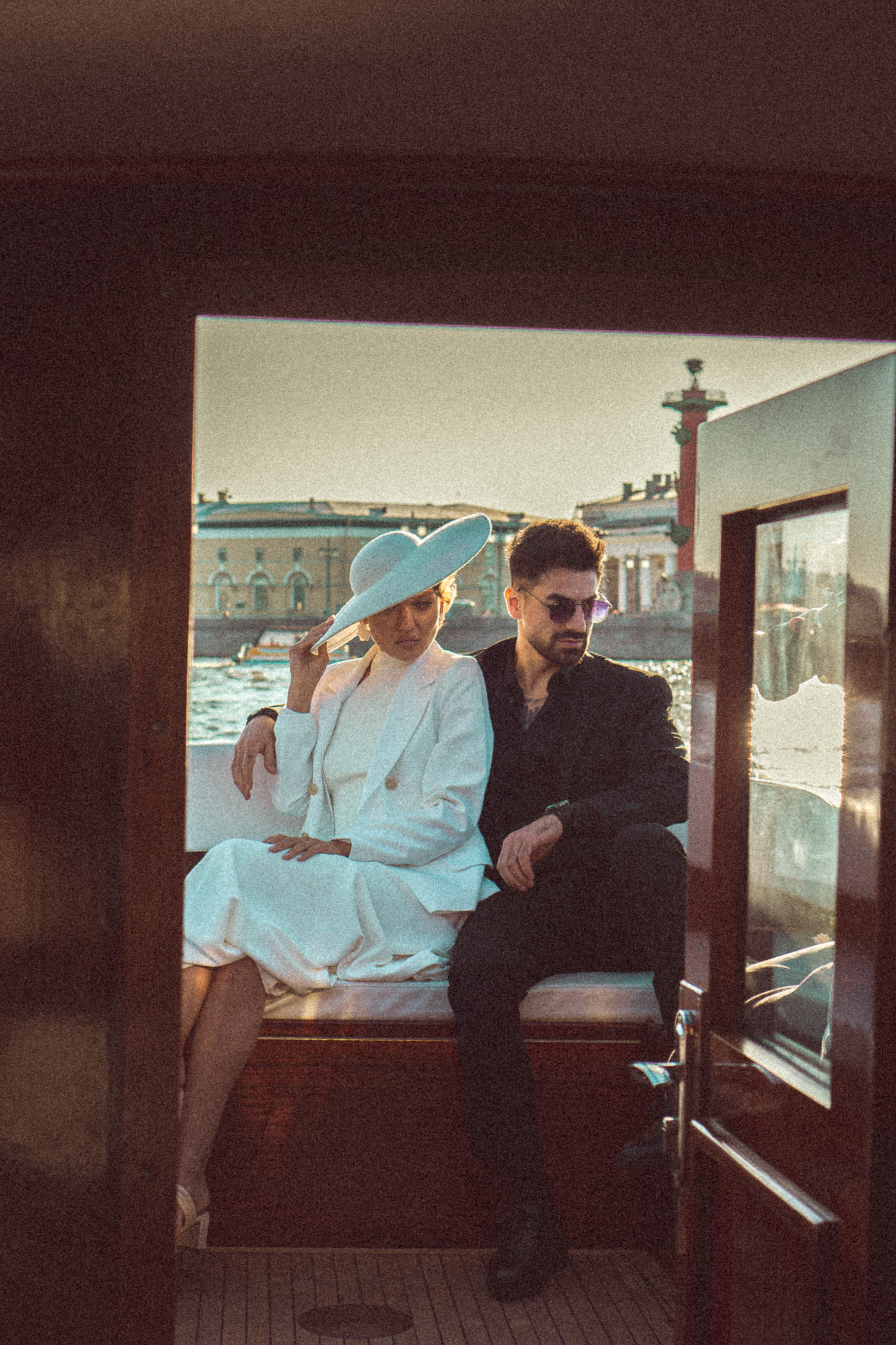 СВАДЕНБНАЯ СЬЕМКА НА КАТЕРЕ ПО КАНАЛАМ САНКТ-ПЕТЕРБУРГА И В АКВАТОРИИ НЕВЫ. Профессиональный фотограф, Санкт-Петербург — Виктория Богомолова