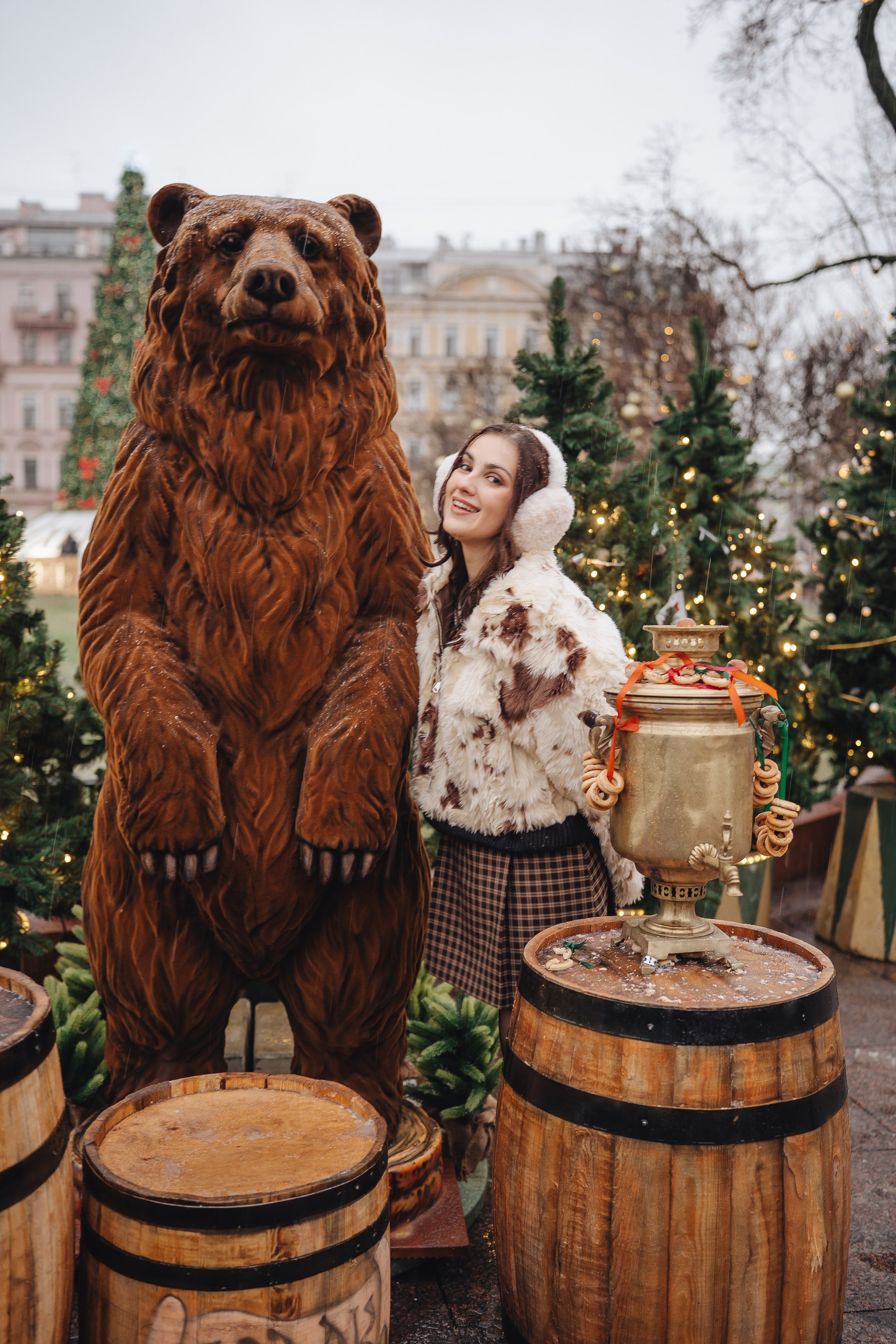 ПРОГУЛКА НА МАНЕЖНОЙ ПЛОЩАДИ ДЛЯ ДЕВУШКИ ПЕРЕД НОВЫМ ГОДОМ (НОВОГОДНЯЯ ФОТОСЕССИИЯ НА МАНЕЖНОЙ ПЛОЩАДИ). Профессиональный фотограф, Санкт-Петербург — Виктория Богомолова