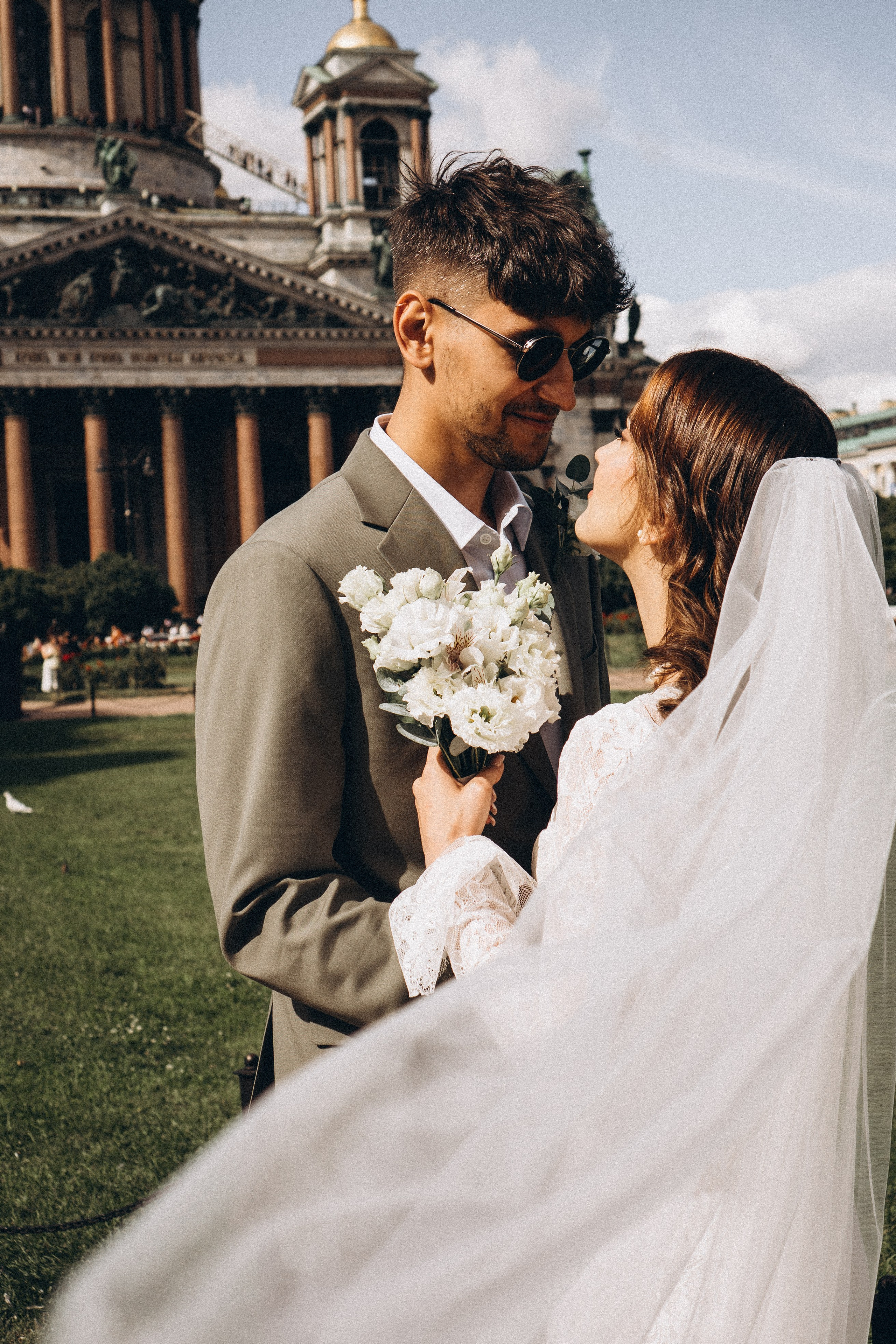 СВАДЕБНАЯ ПРОГУЛКА ВОЗЕ ИСАИКЕВСКОГО СОБОРА АСТОРИИ И ЗАКОНОДАЛЕТНОГО СОБРАНИЯ. Профессиональный фотограф, Санкт-Петербург — Виктория Богомолова