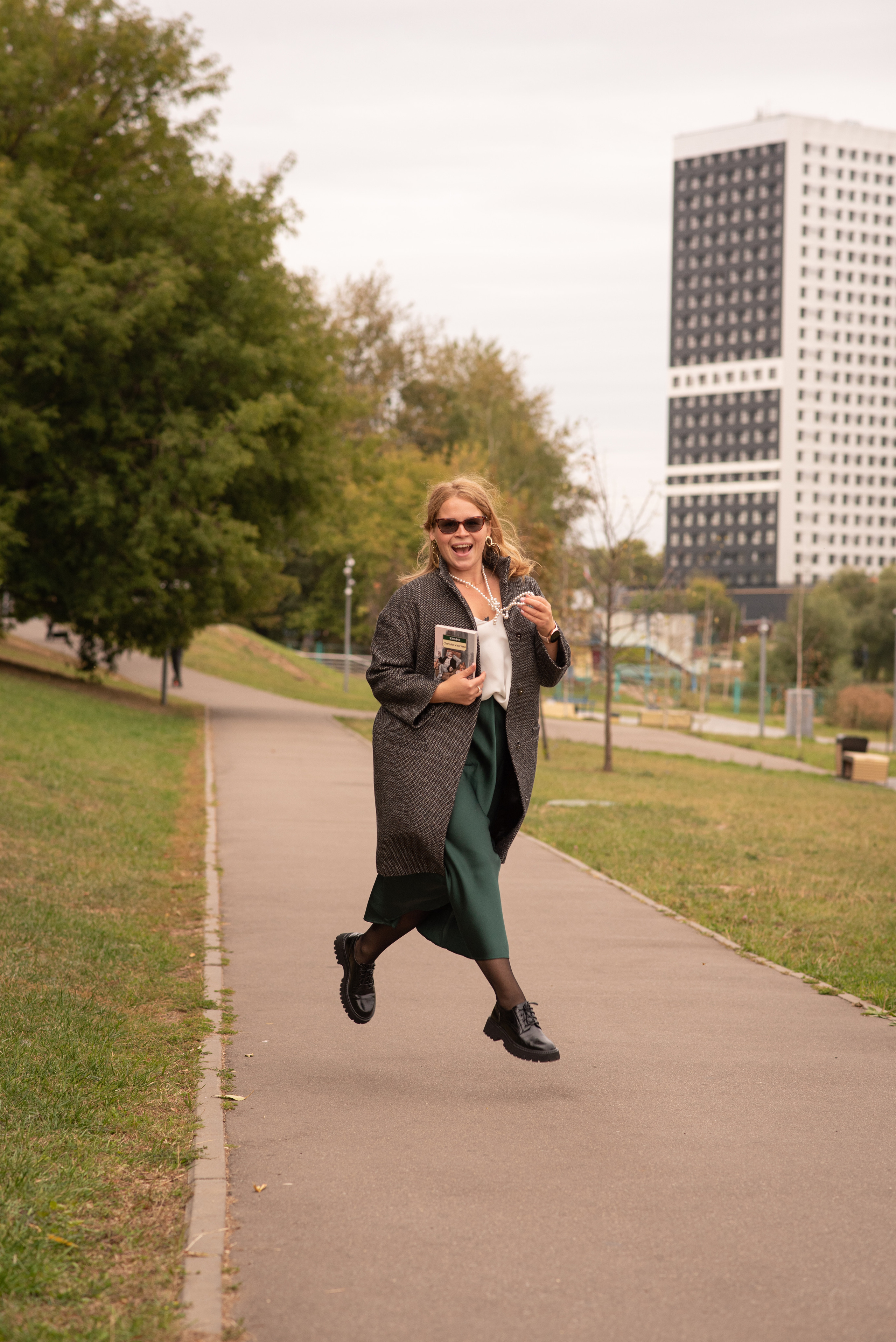 Прогулка в сочетании с чтением книг. Анна Боровикова, фотограф Пушкино