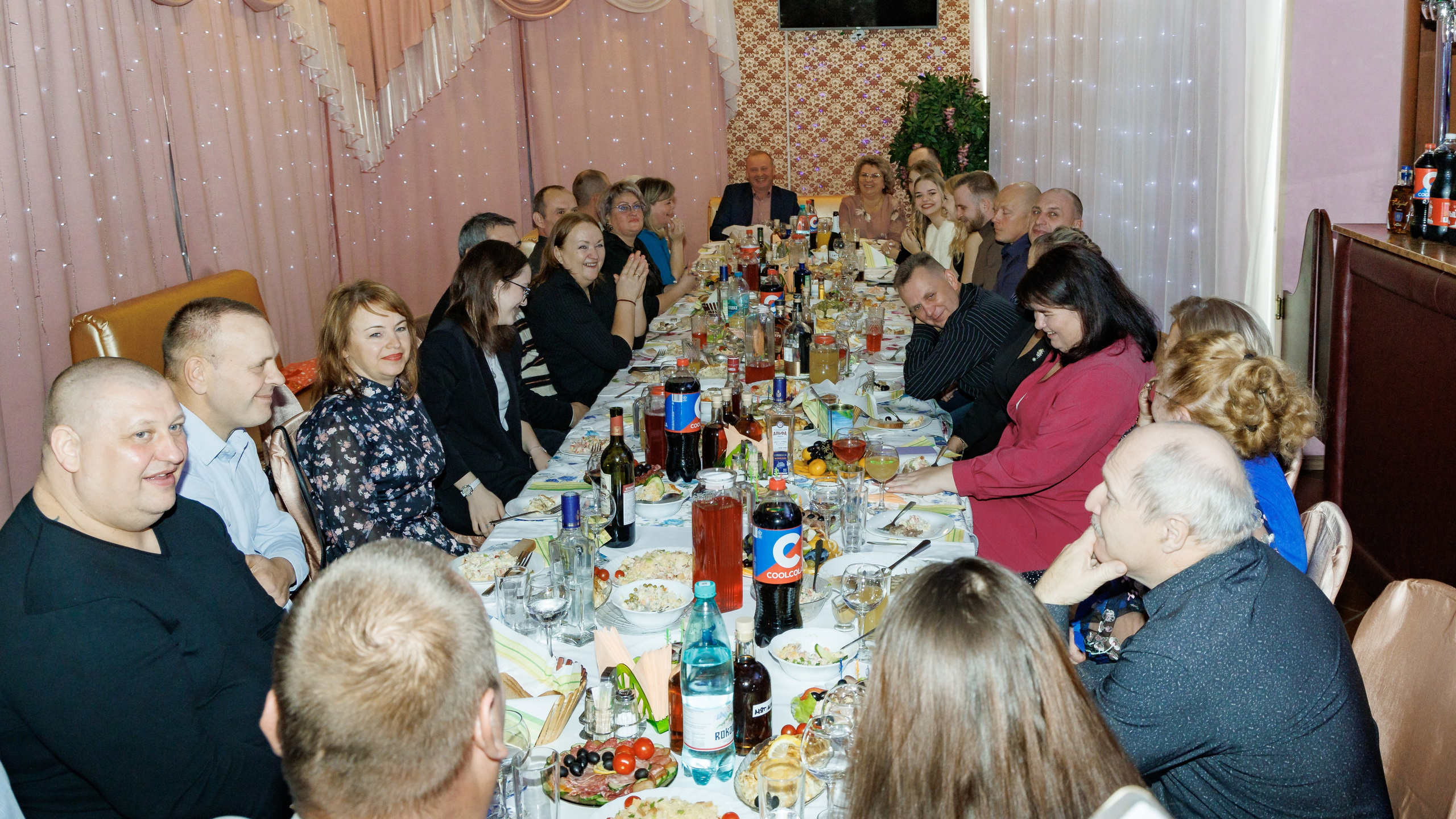 Юбилей Николаю в кафе Зеркальное, г. Сясьстрой. Свадебный и семейный фотограф в г. Волхов Алексей Кочерыжкин