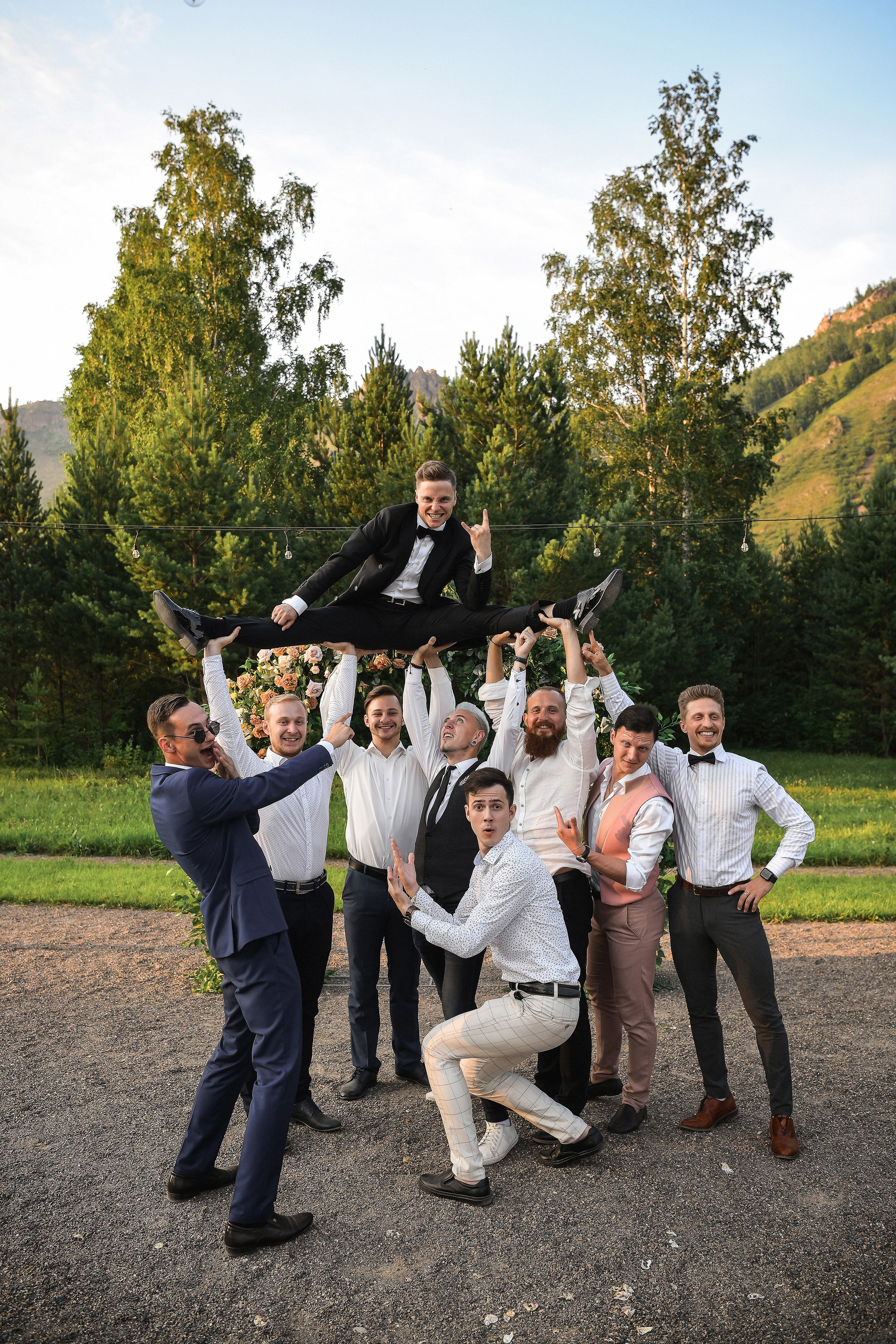 🌄 Демьян и Катя — свадьба в нацпарке "Столбы" | Веселый банкет и эпичные фото на скалах. 📸 Свадебный и семейный фотограф в Красноярске Тихомиров Евгений | 17 лет опыта | 800+ свадеб