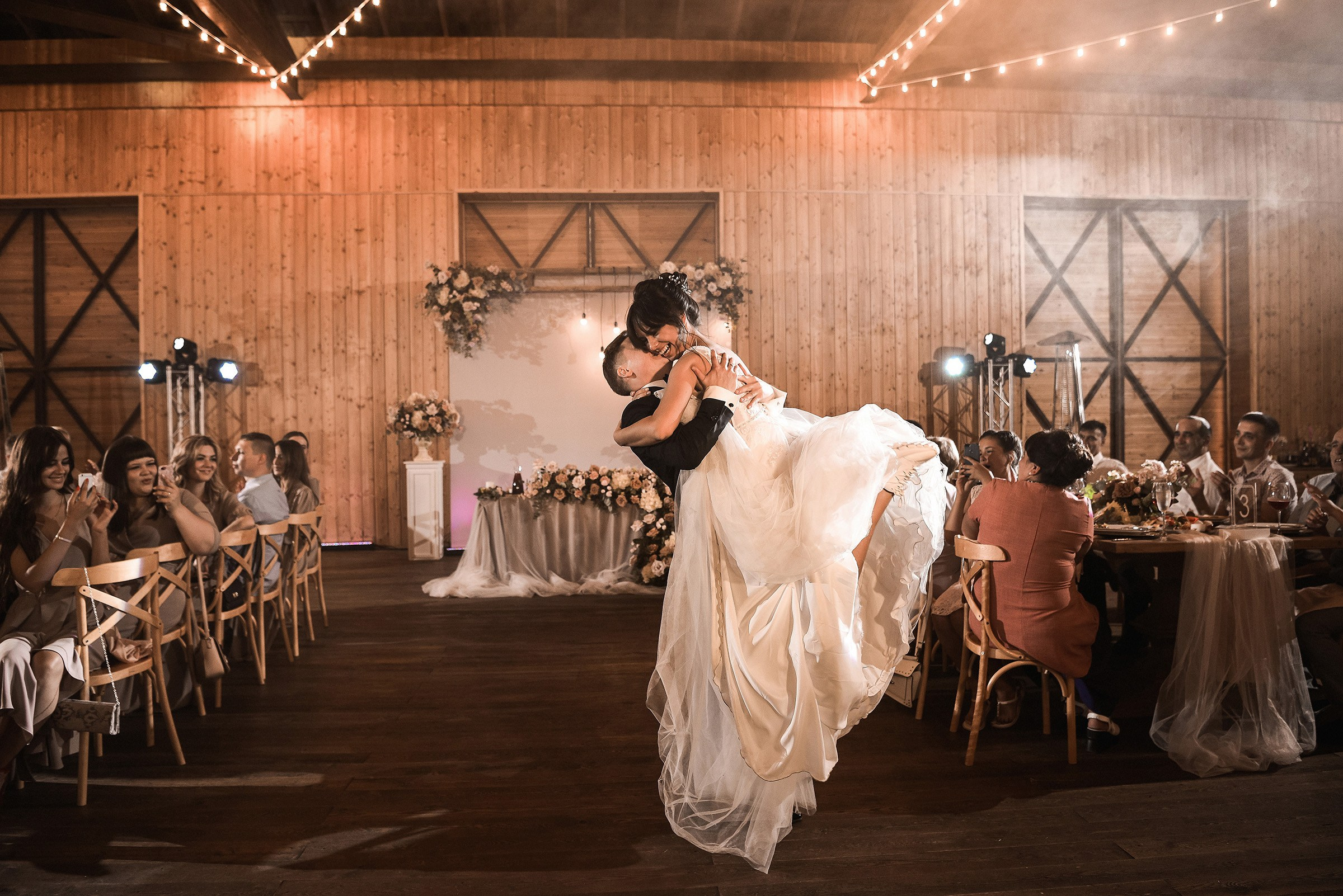 🌄 Демьян и Катя — свадьба в нацпарке "Столбы" | Веселый банкет и эпичные фото на скалах. 📸 Свадебный и семейный фотограф в Красноярске Тихомиров Евгений | 17 лет опыта | 800+ свадеб