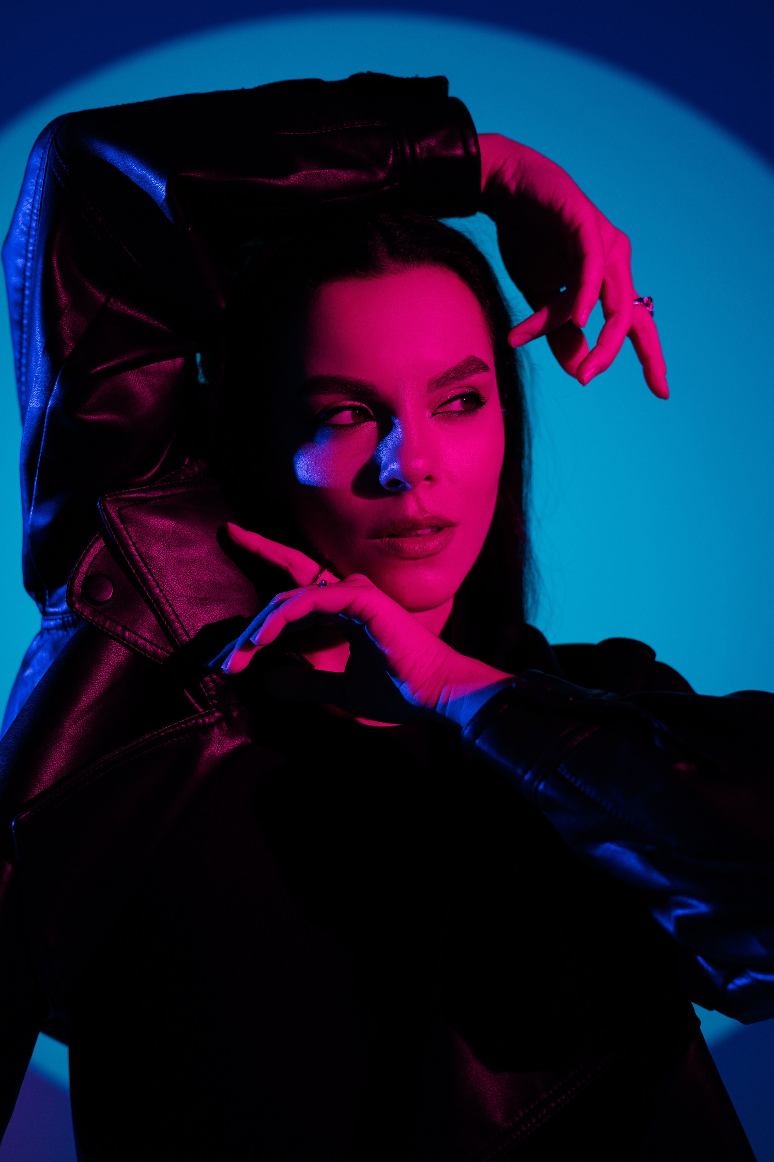 Цветной свет и фигуры. Фотограф Минск