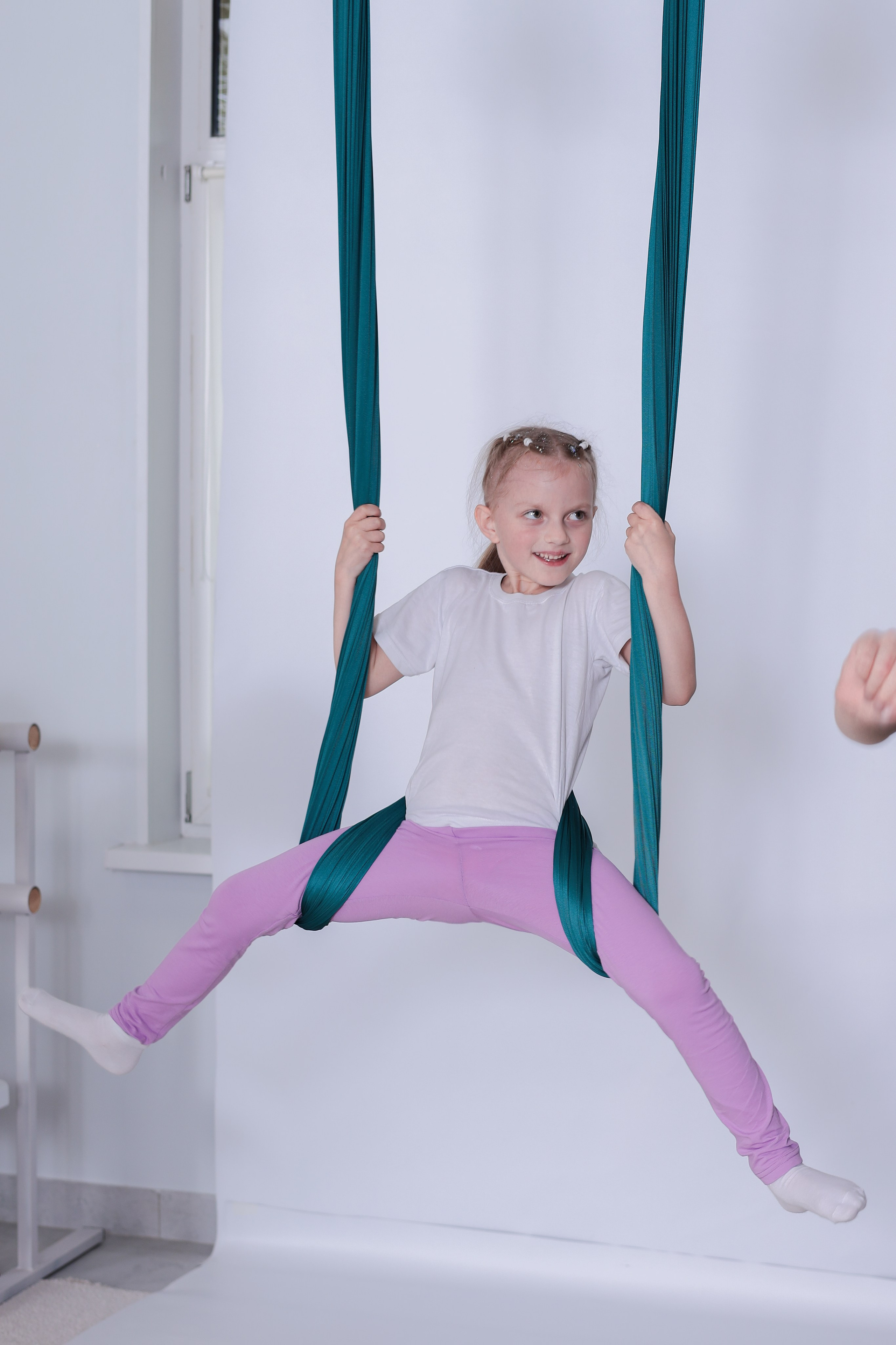 Детская аэройога. Фотограф Надршина Лилия