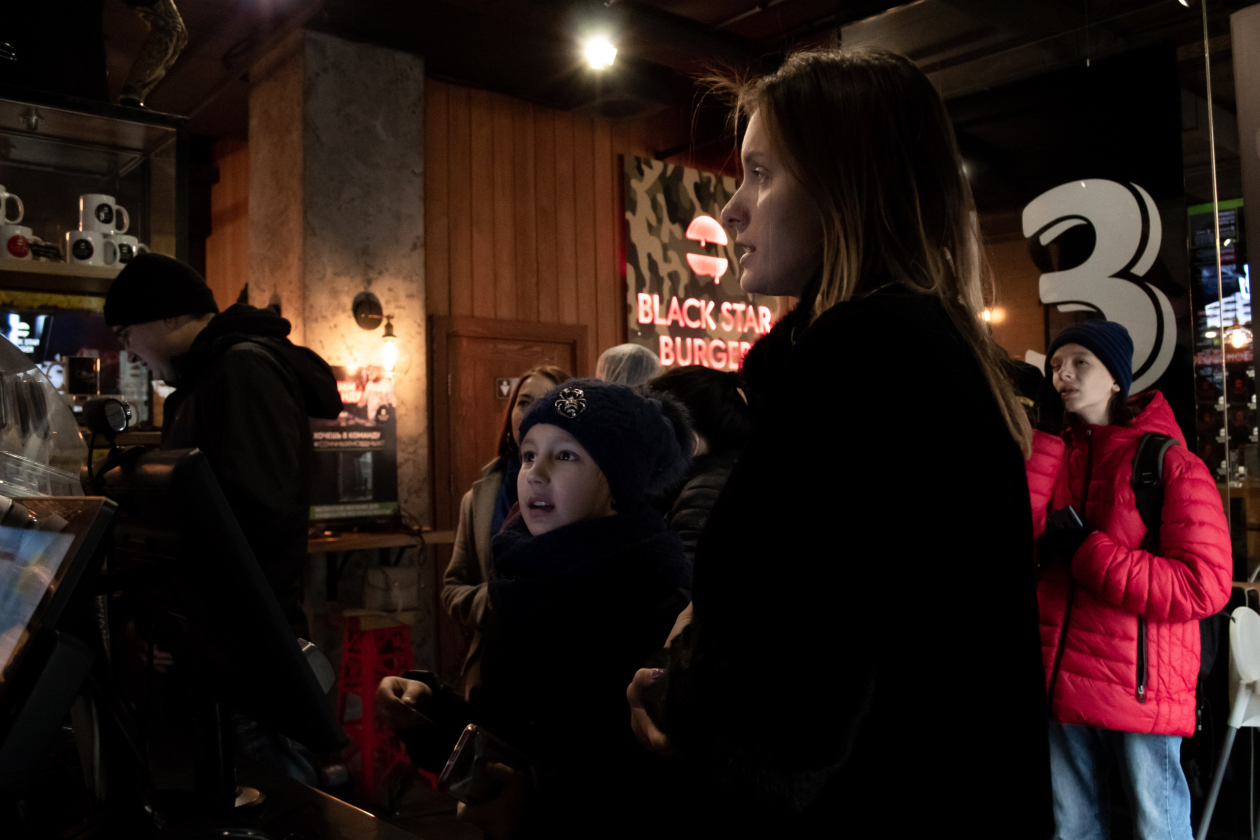 Баскетболисты в Блэкстарбургере. Репортажный Фотограф